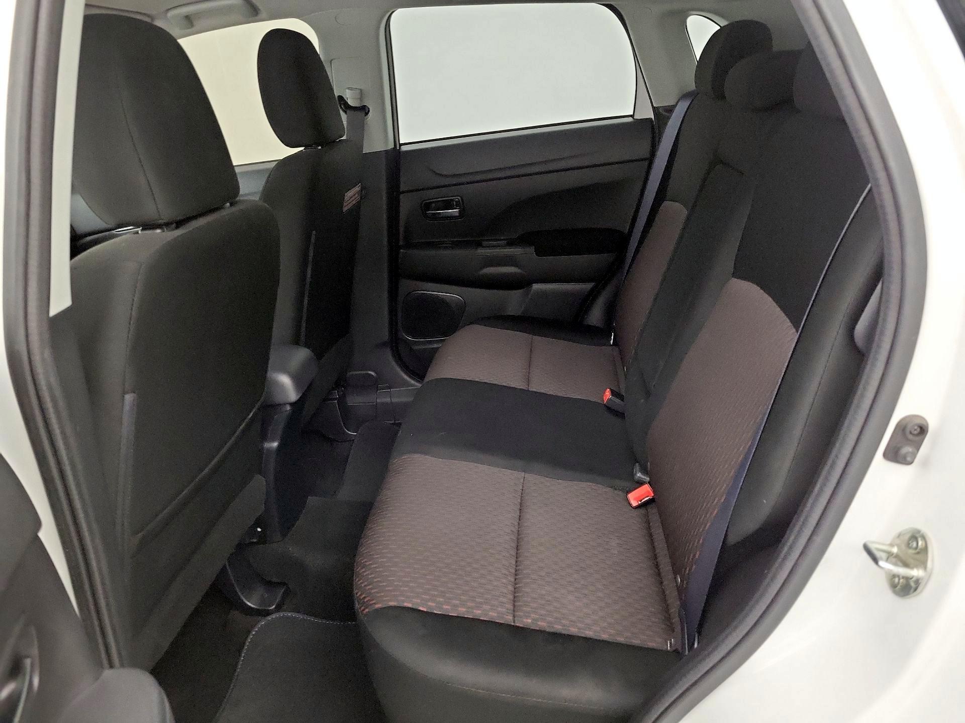 Thumbnail: 2017 Mitsubishi Outlander Sport - 18