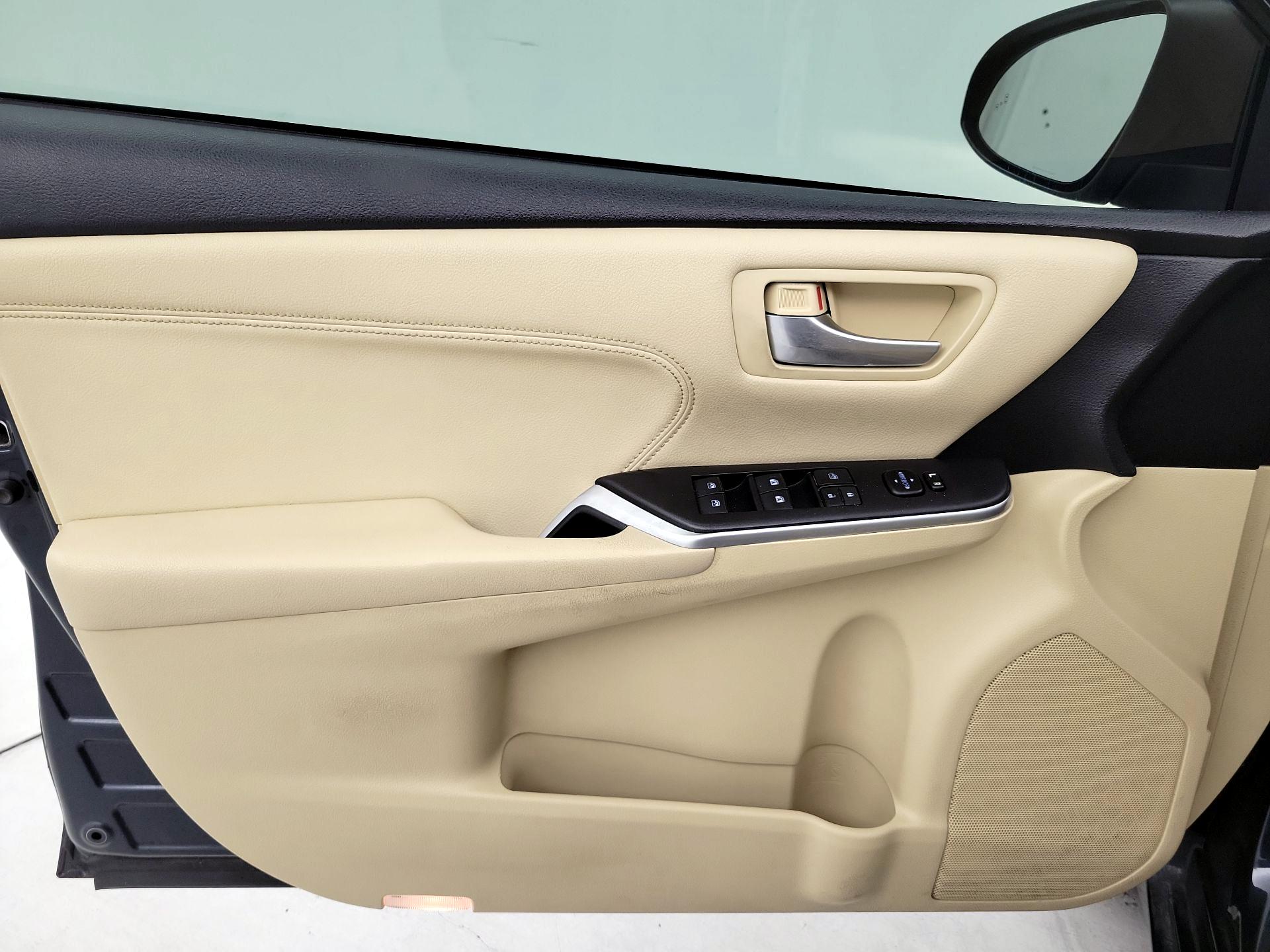 Thumbnail: 2015 Toyota Camry - 12