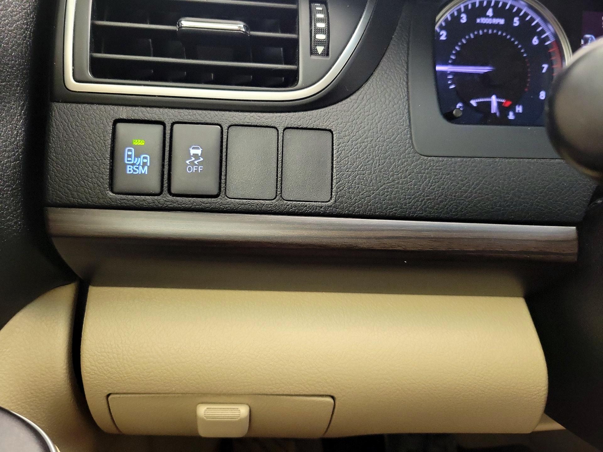 Thumbnail: 2015 Toyota Camry - 13