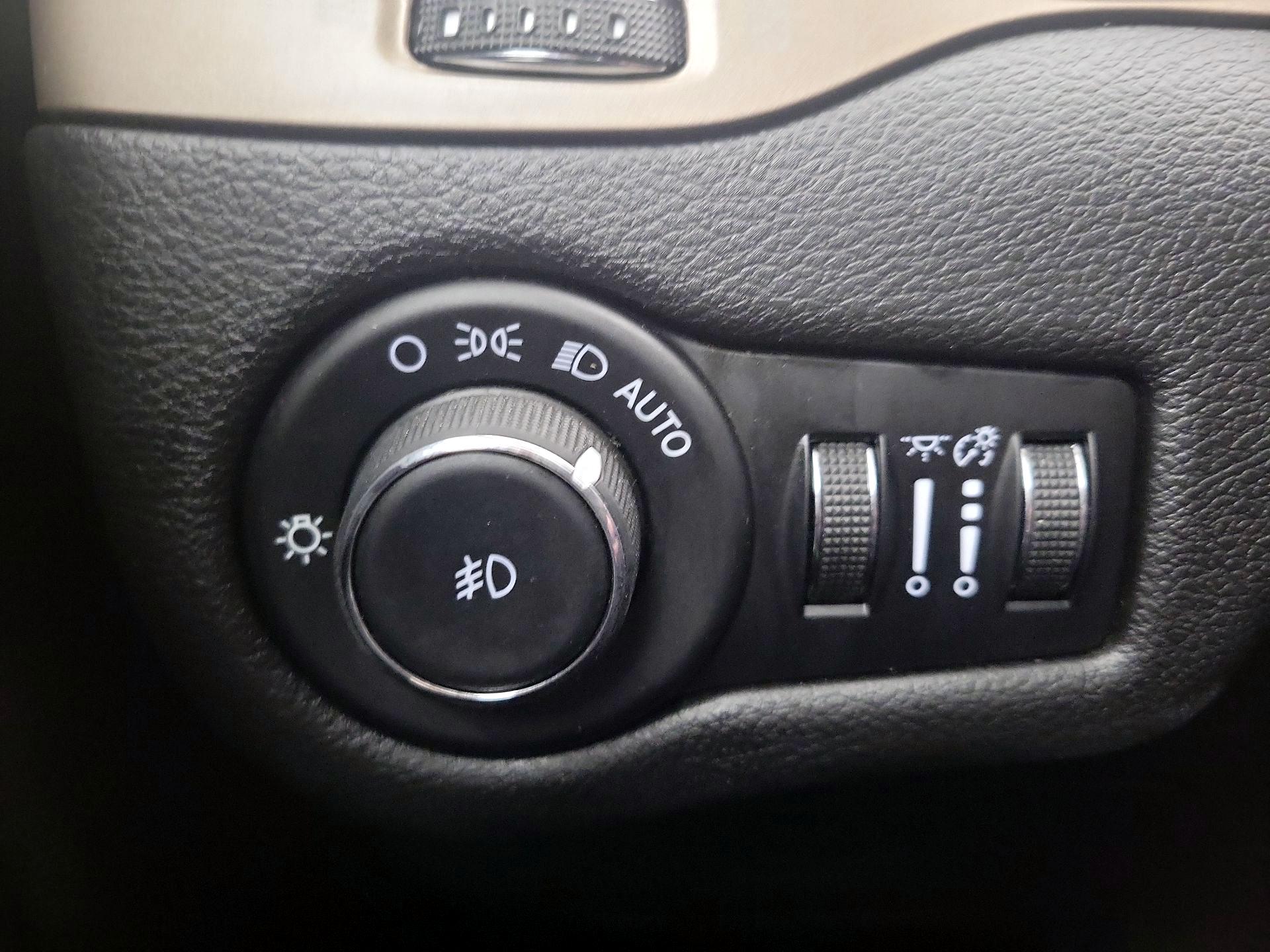 Thumbnail: 2017 Jeep Cherokee - 13