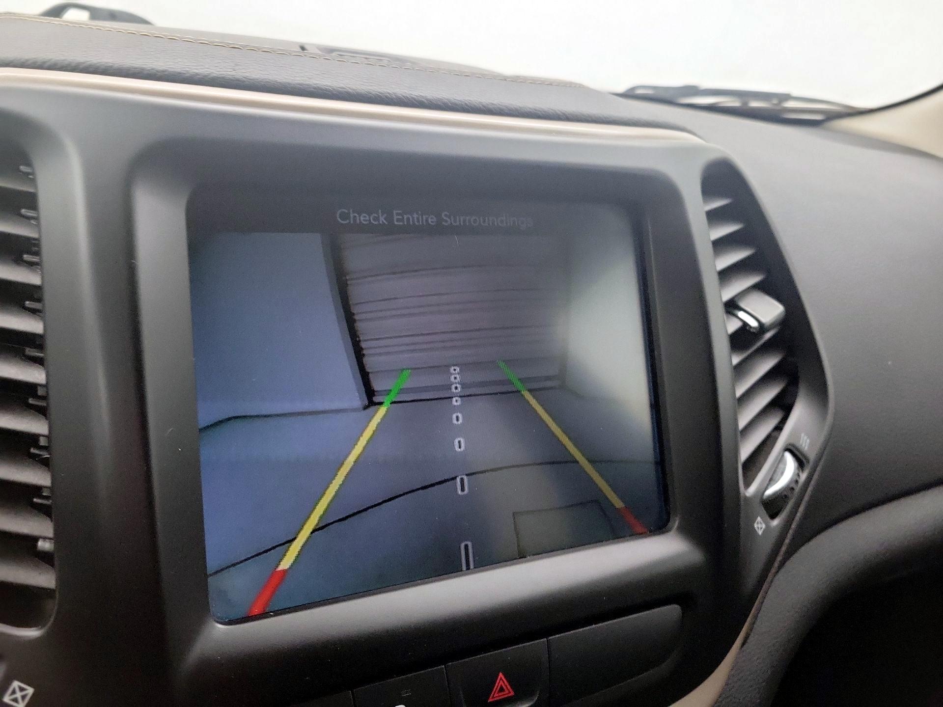 Thumbnail: 2017 Jeep Cherokee - 15