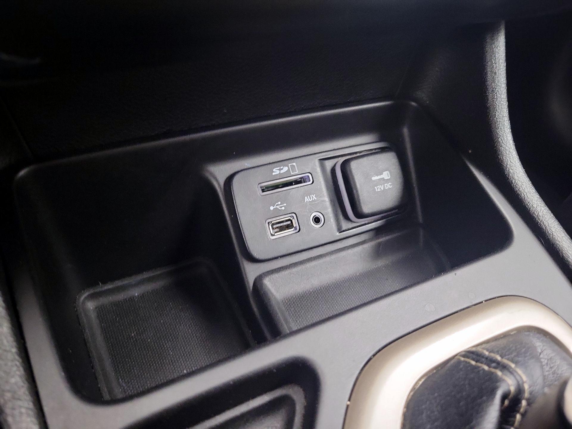 Thumbnail: 2017 Jeep Cherokee - 19