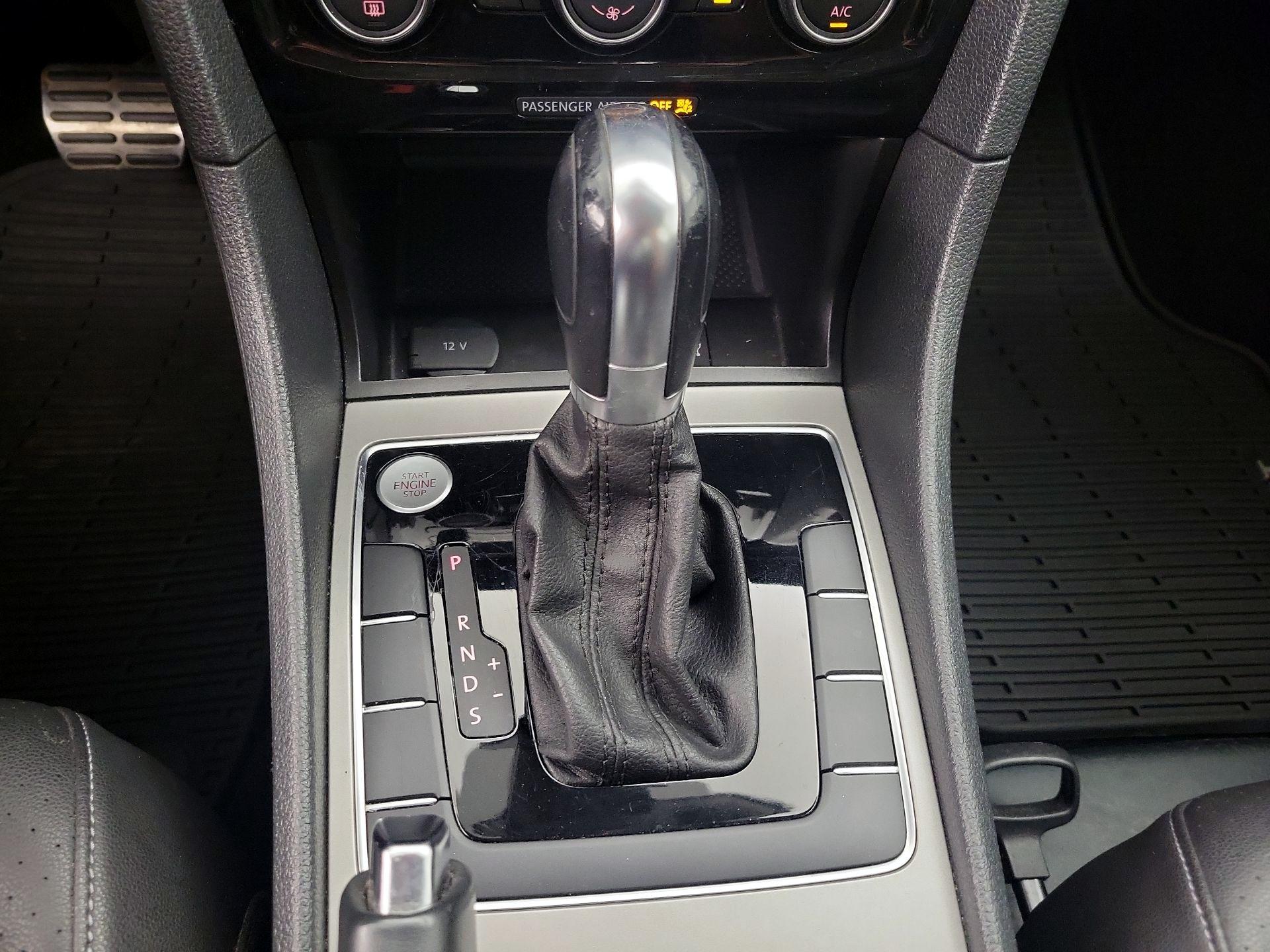 Thumbnail: 2020 Volkswagen Passat - 17