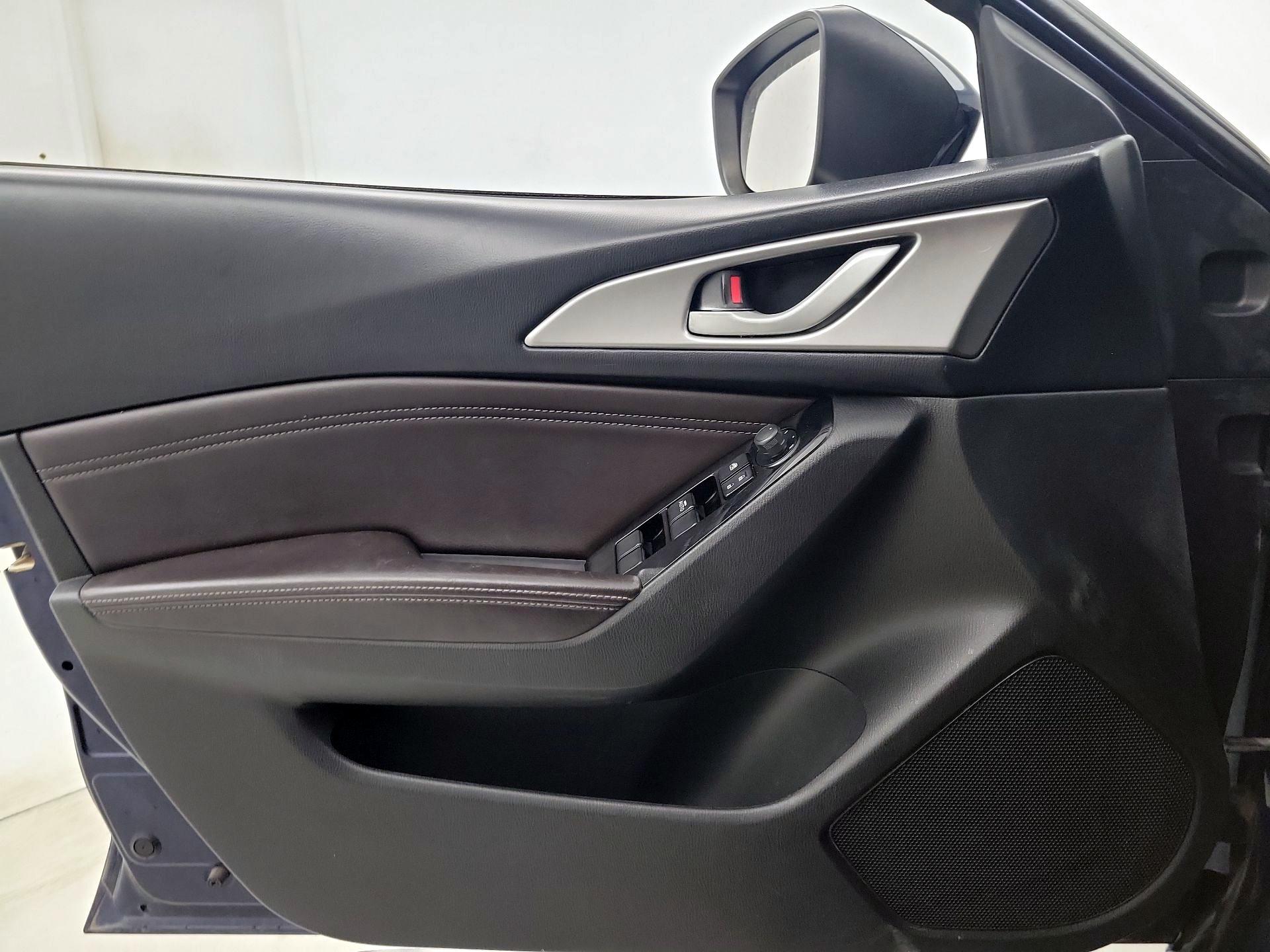 Thumbnail: 2018 Mazda Mazda3 - 12