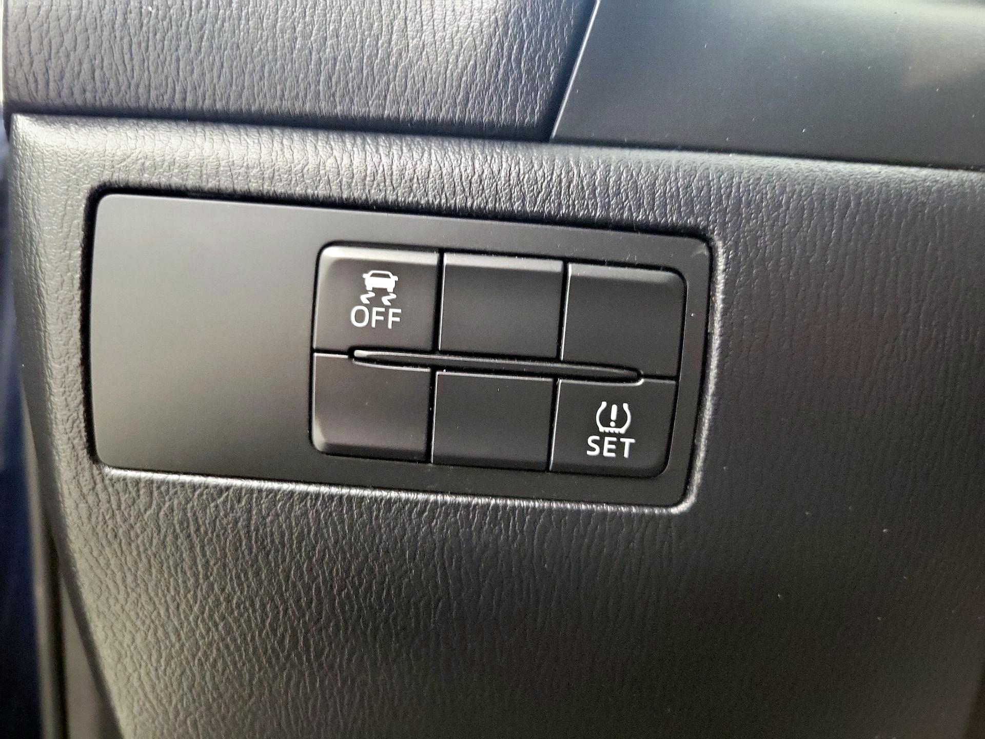 Thumbnail: 2018 Mazda Mazda3 - 13