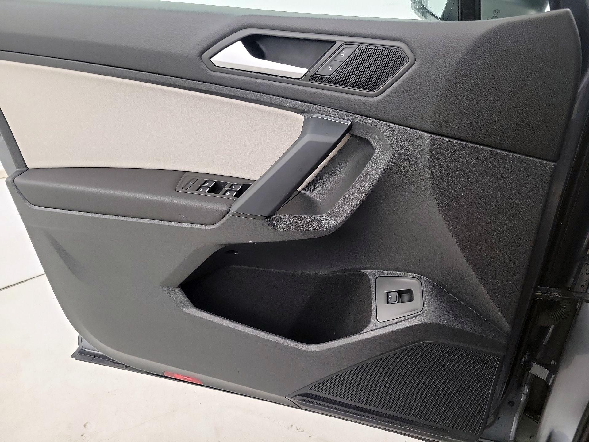 Thumbnail: 2019 Volkswagen Tiguan - 12
