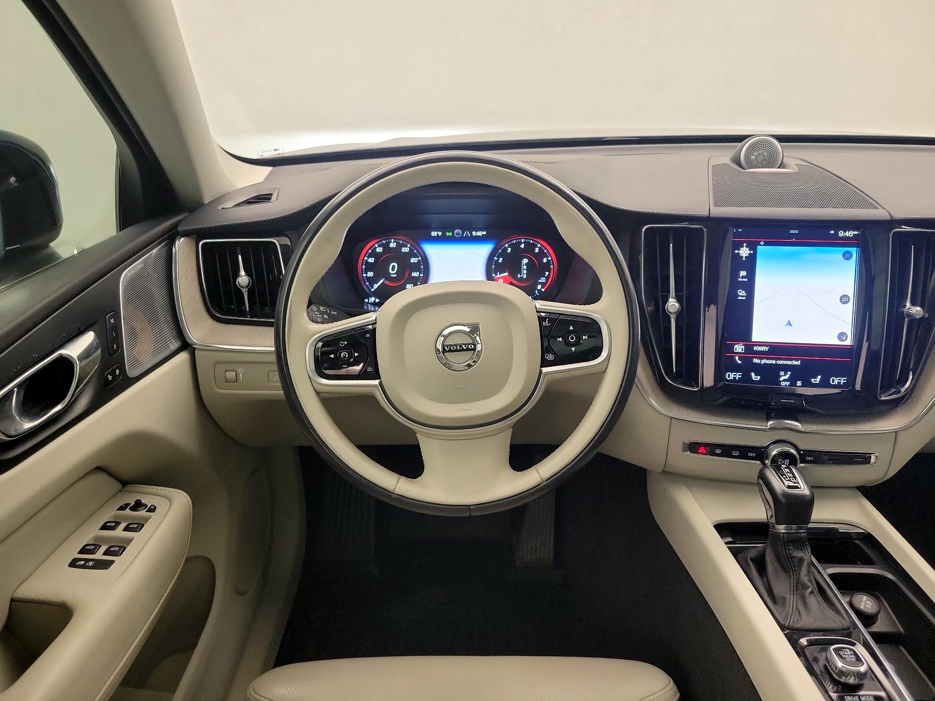 Thumbnail: 2018 Volvo XC60 - 10