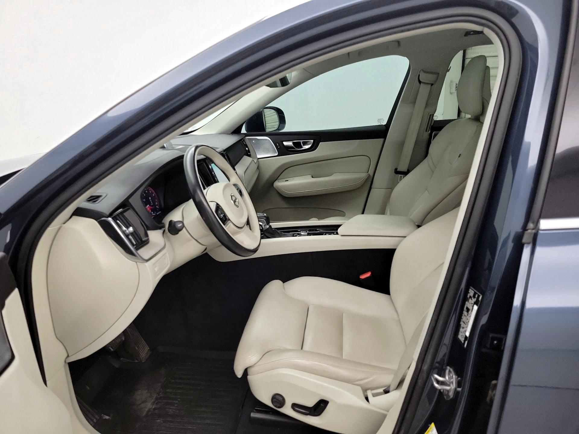 Thumbnail: 2018 Volvo XC60 - 11