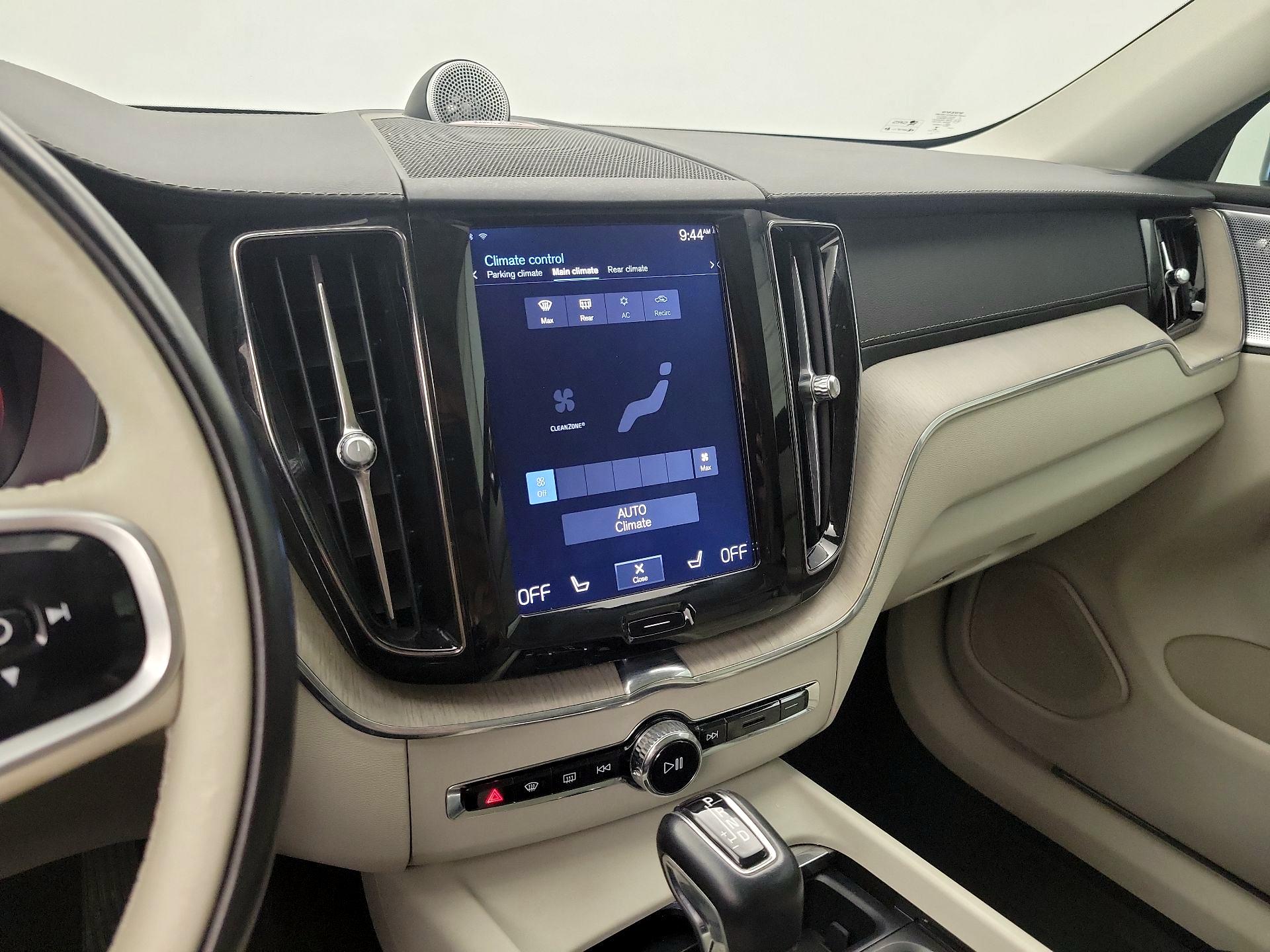 Thumbnail: 2018 Volvo XC60 - 17