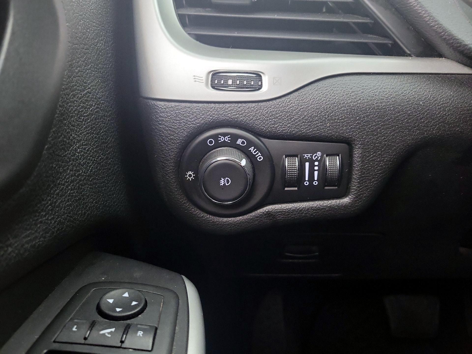 Thumbnail: 2017 Jeep Cherokee - 13