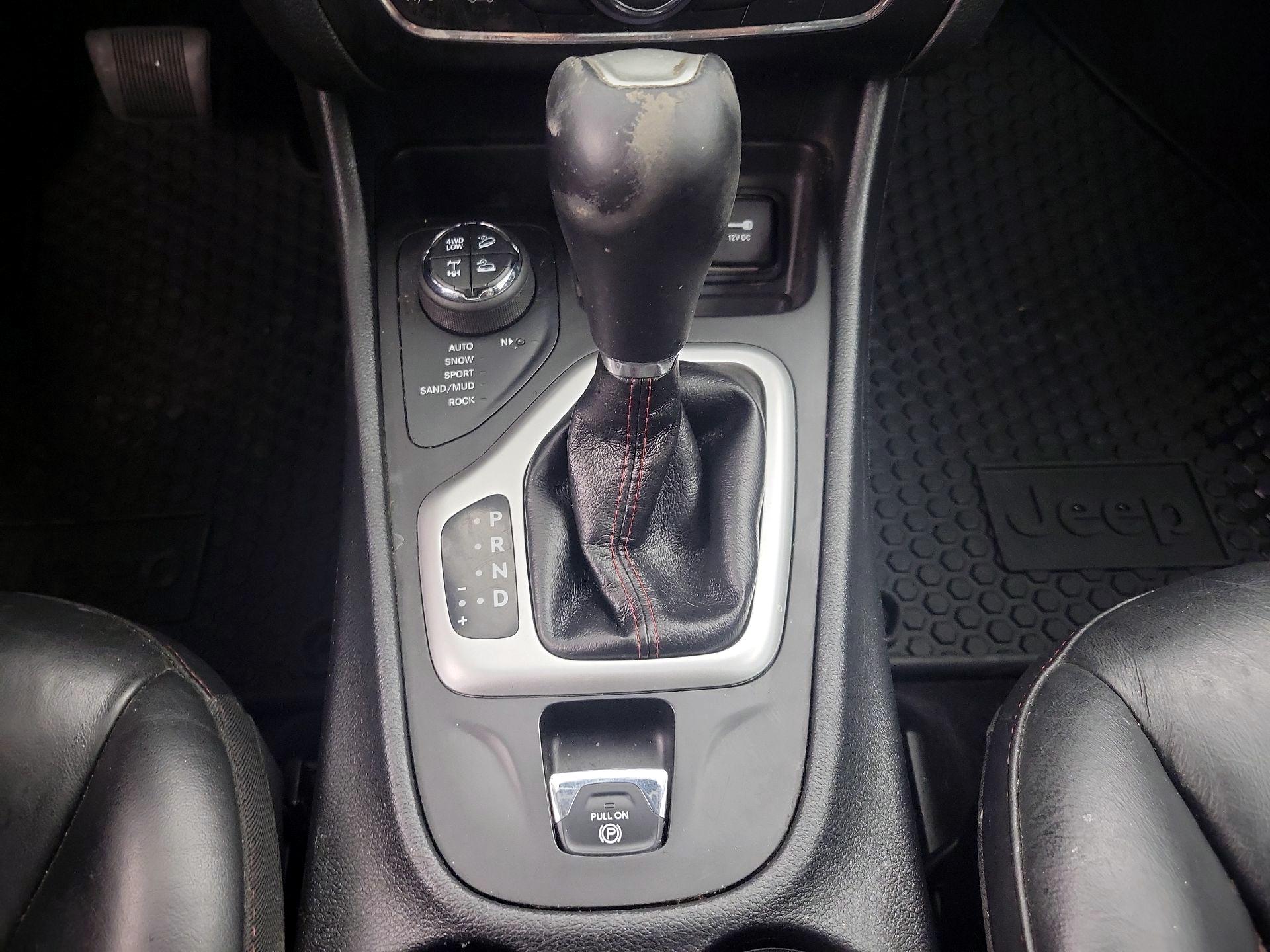 Thumbnail: 2017 Jeep Cherokee - 17