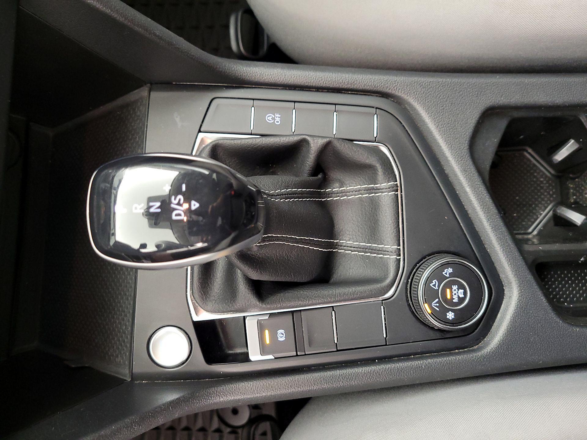 Thumbnail: 2022 Volkswagen Taos - 17