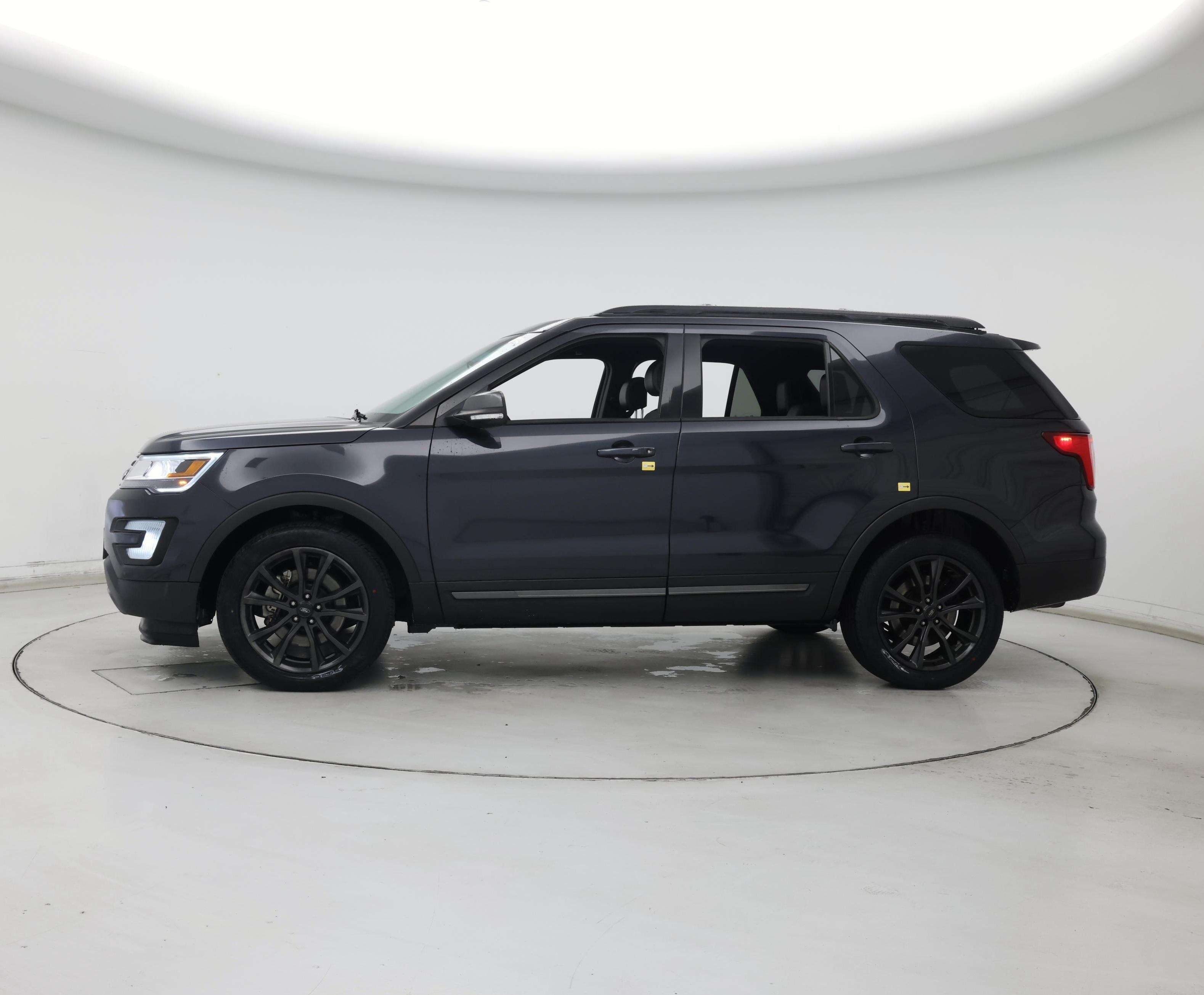 Thumbnail: 2017 Ford Explorer - 3