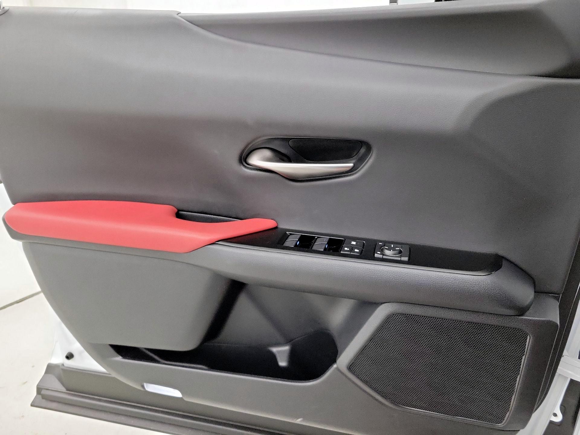 Thumbnail: 2022 Lexus UX - 12