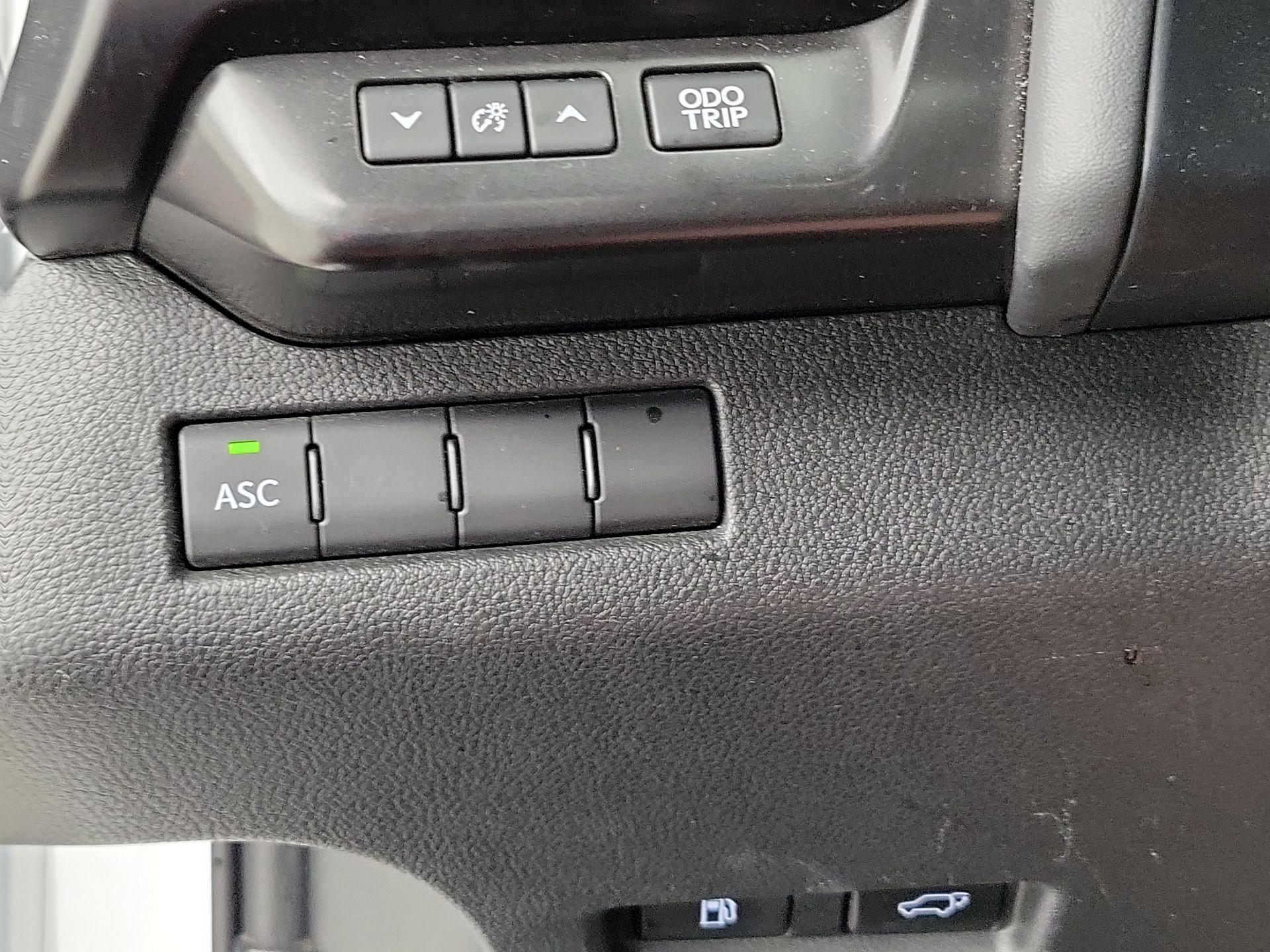 Thumbnail: 2022 Lexus UX - 13