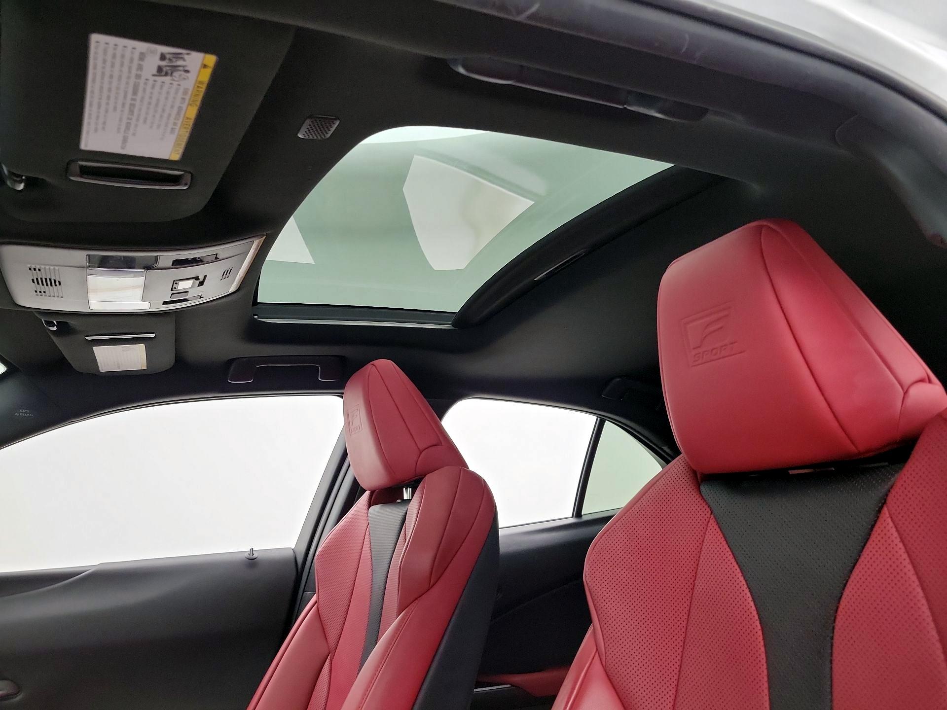 Thumbnail: 2022 Lexus UX - 19