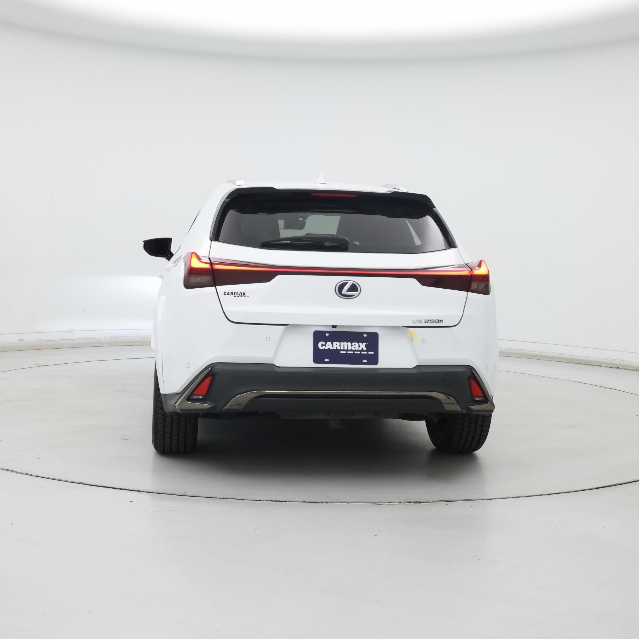 Thumbnail: 2022 Lexus UX - 6