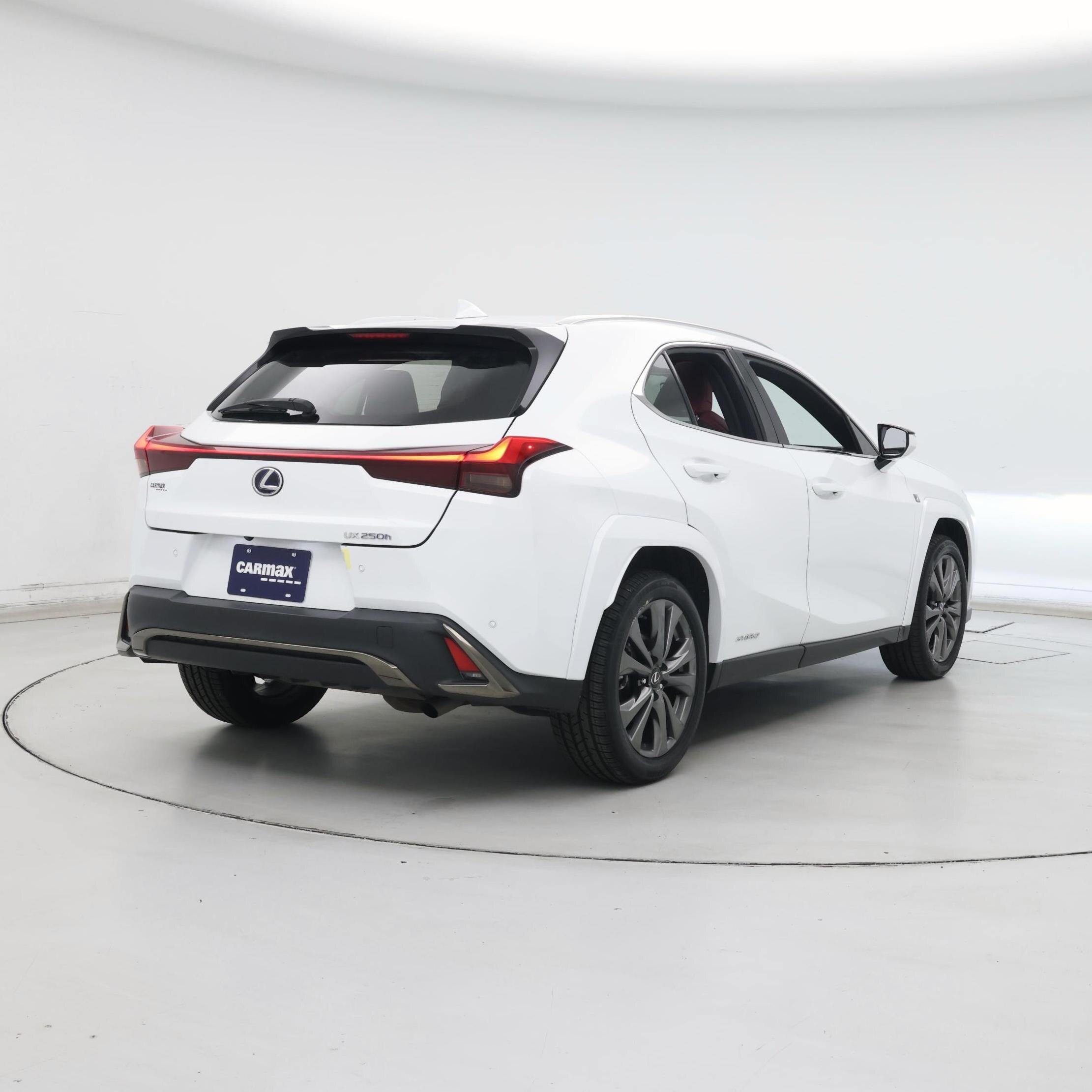 Thumbnail: 2022 Lexus UX - 8