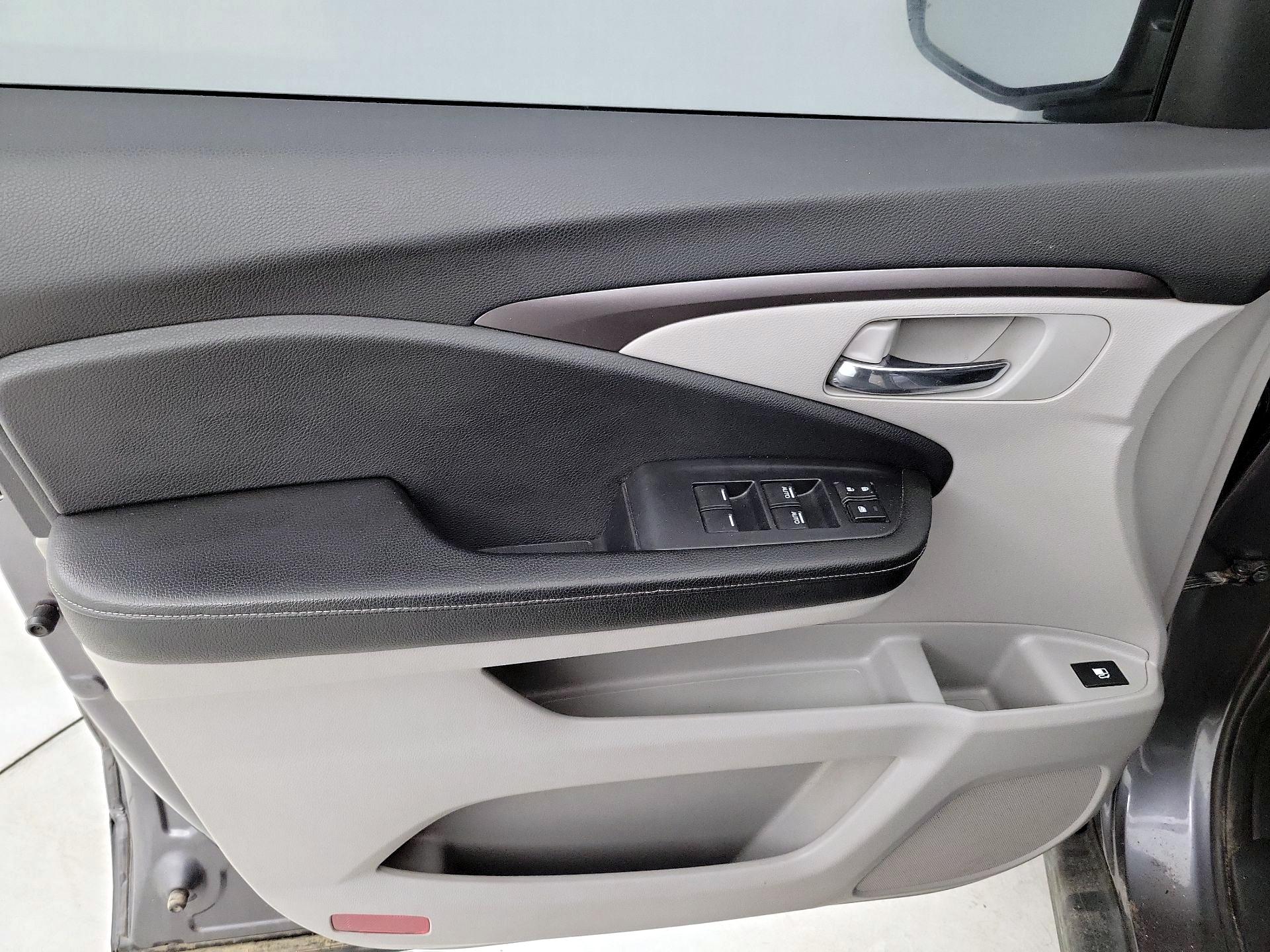 Thumbnail: 2017 Honda Ridgeline - 12