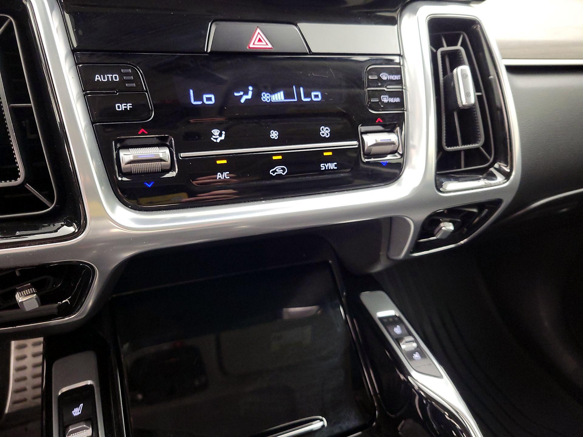 Thumbnail: 2023 Kia Sorento - 14