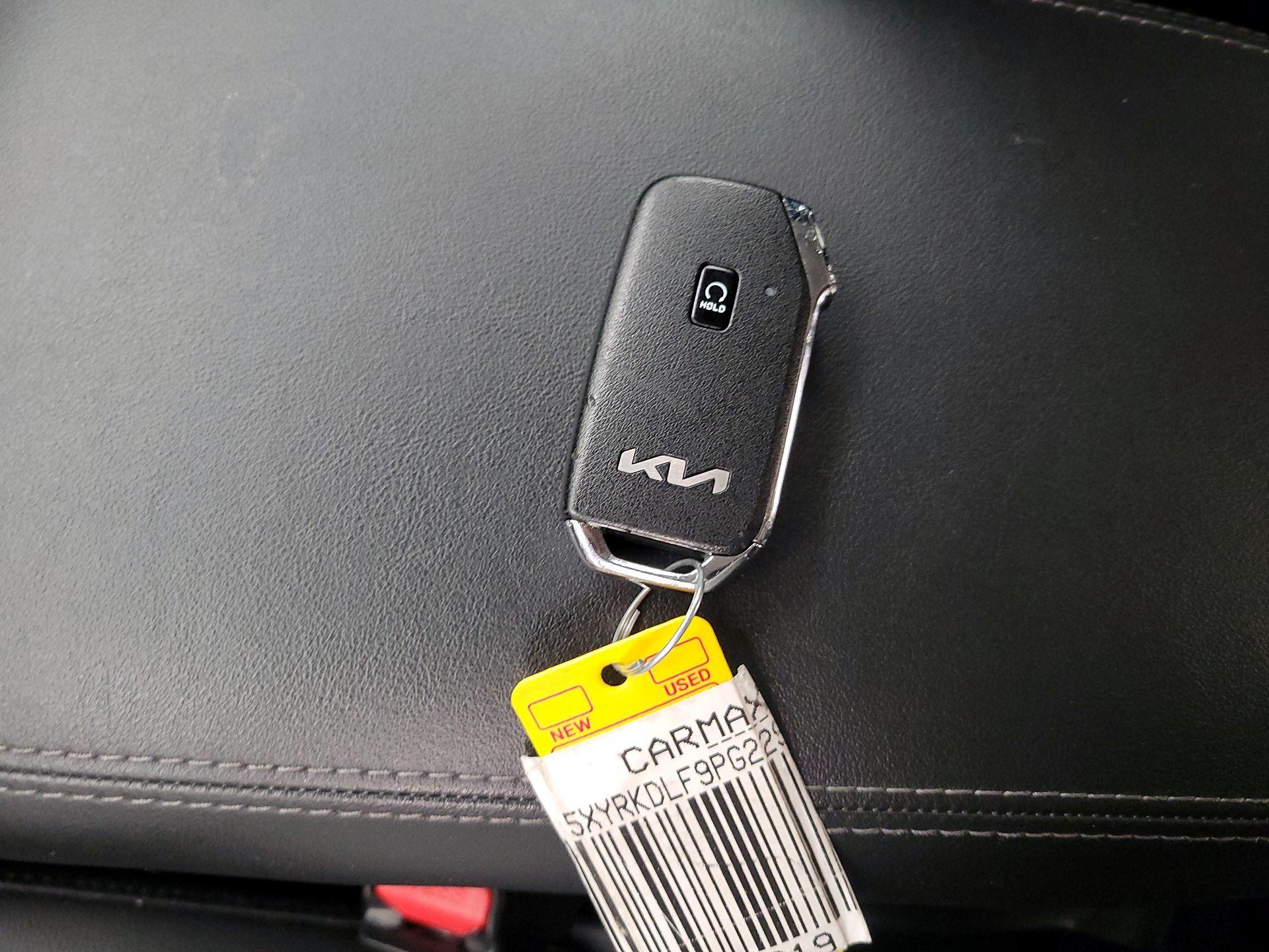 Thumbnail: 2023 Kia Sorento - 18