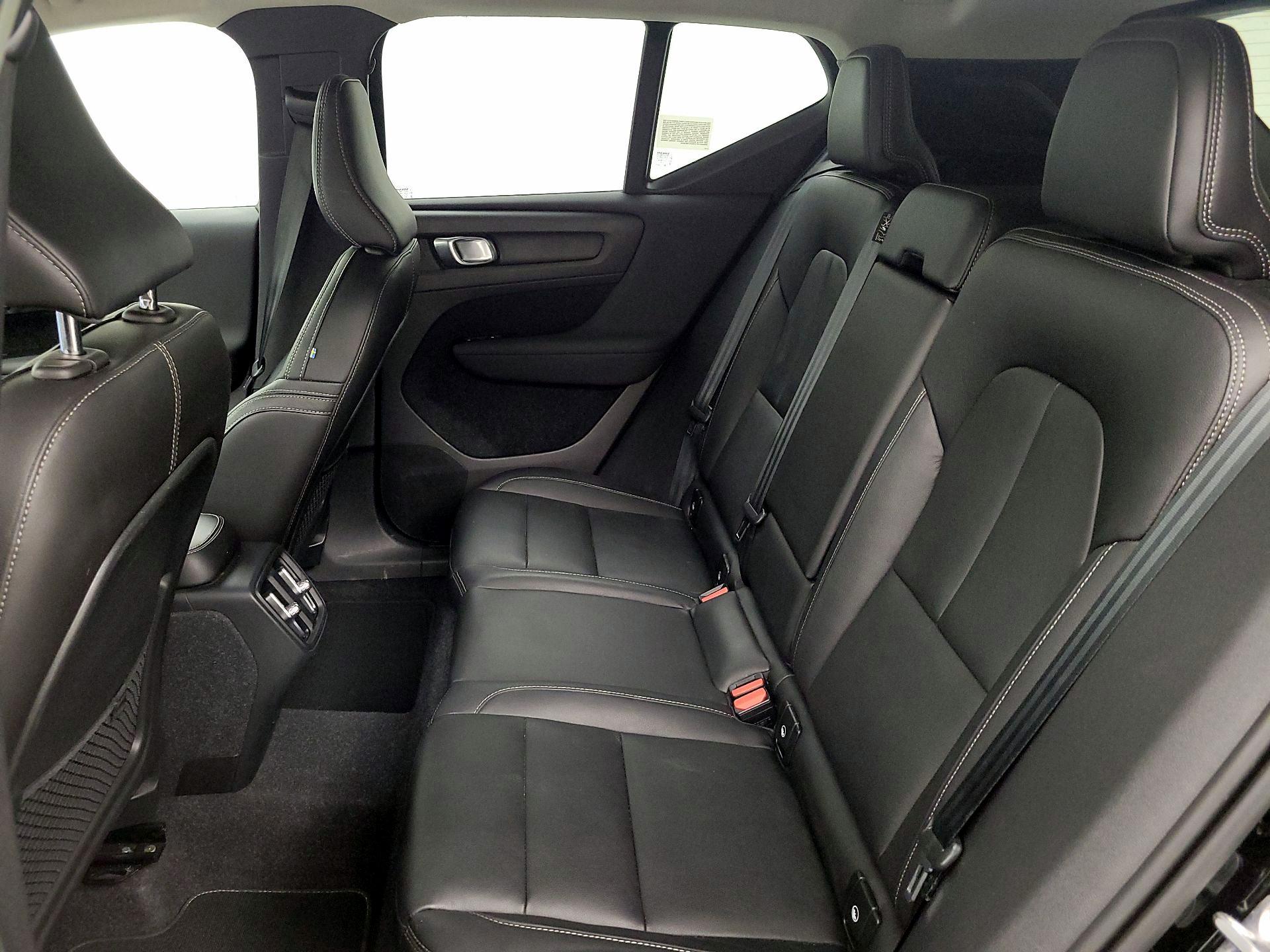 Thumbnail: 2021 Volvo XC40 - 20