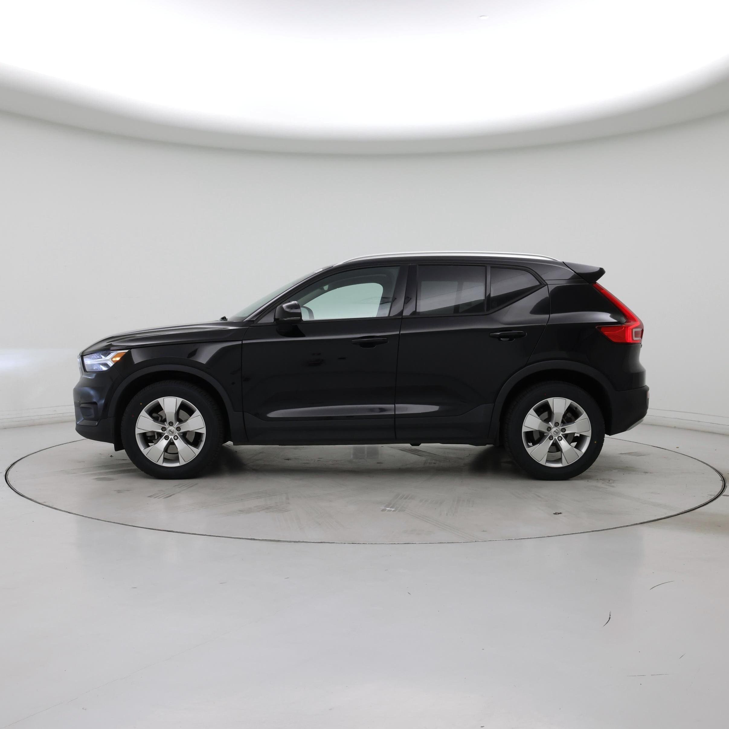 Thumbnail: 2021 Volvo XC40 - 3
