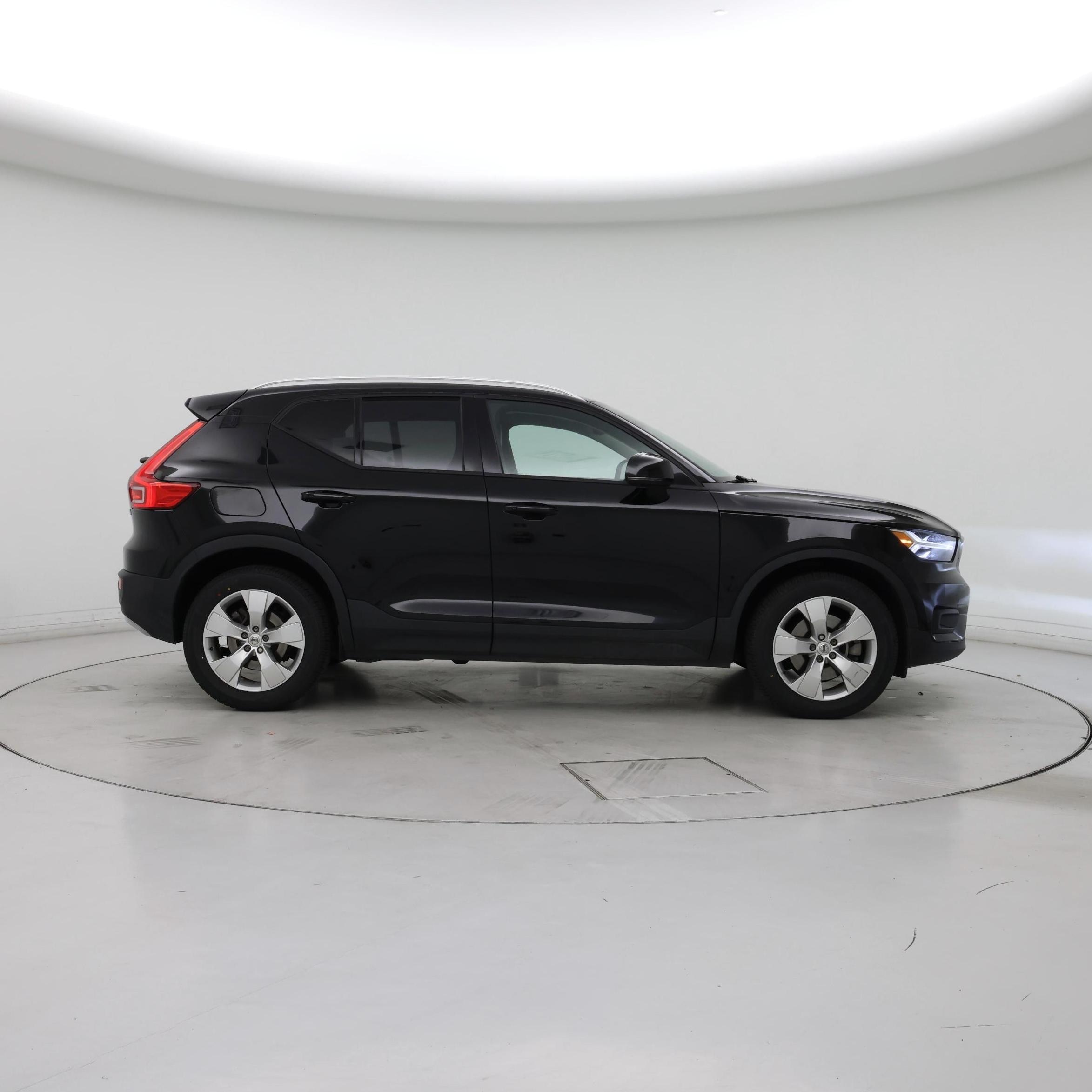 Thumbnail: 2021 Volvo XC40 - 7