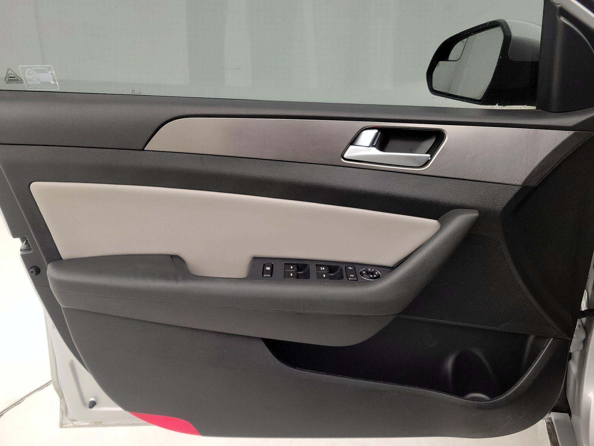 Thumbnail: 2017 Hyundai Sonata - 12