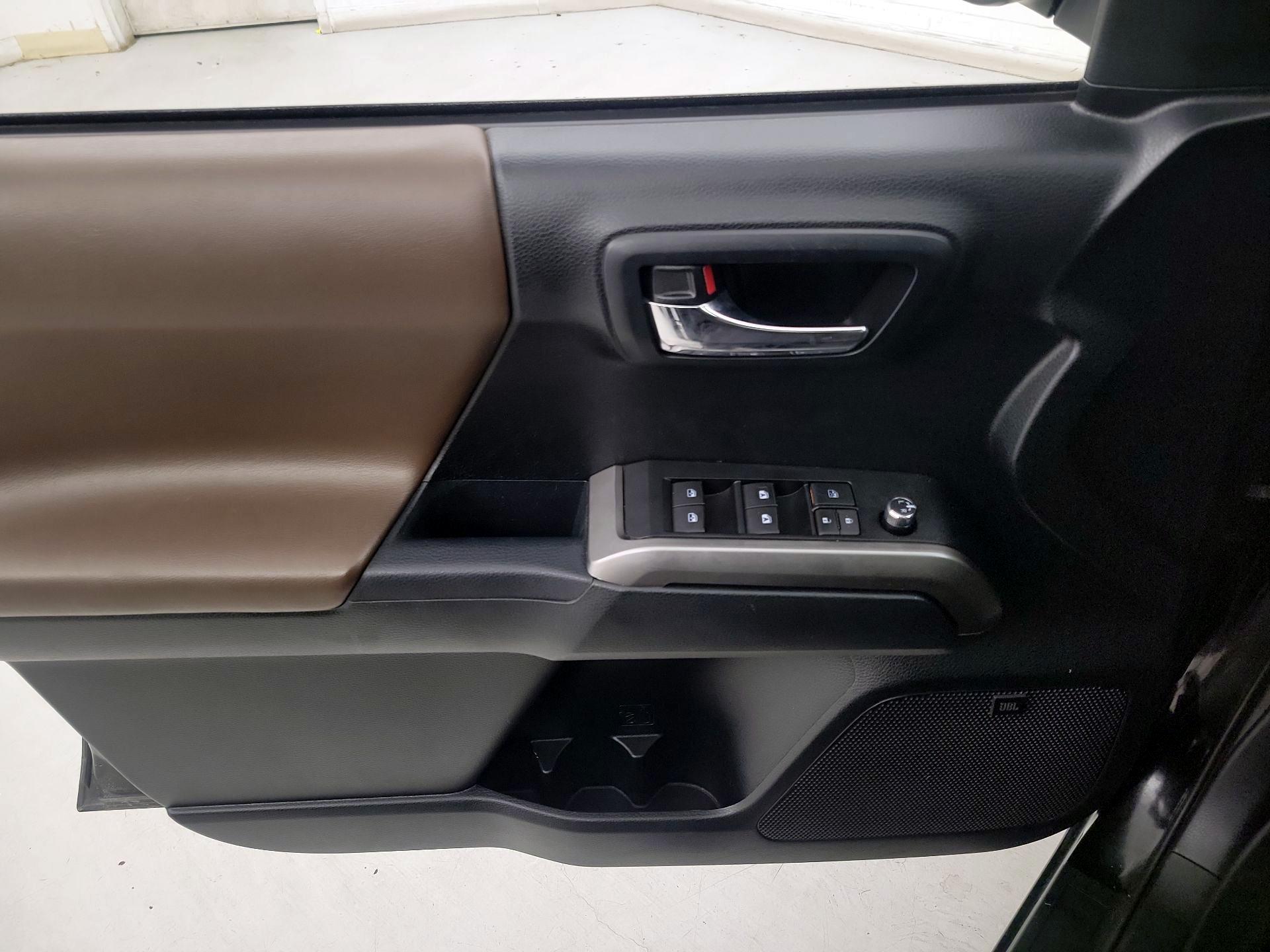 Thumbnail: 2017 Toyota Tacoma - 12