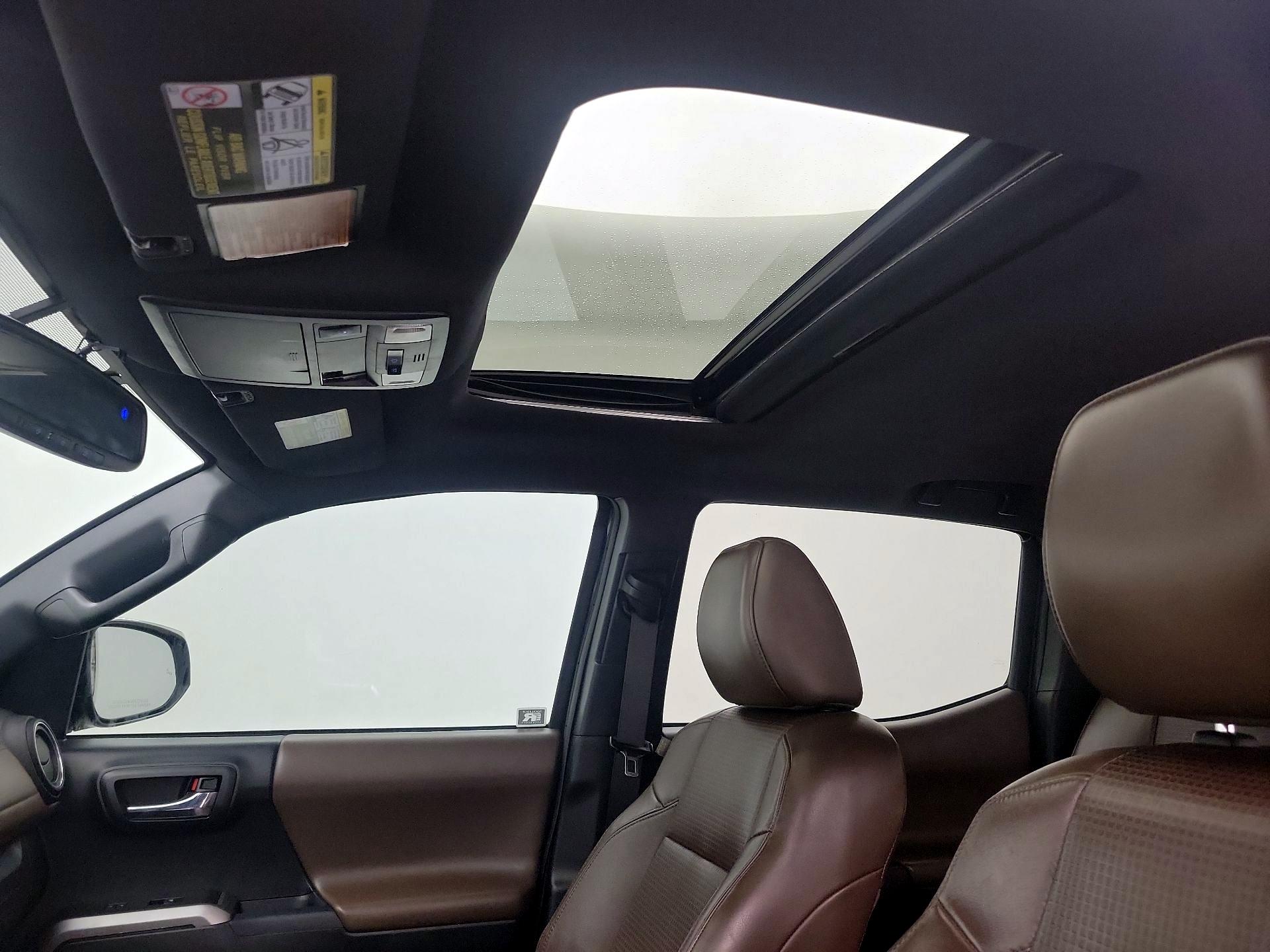 Thumbnail: 2017 Toyota Tacoma - 19