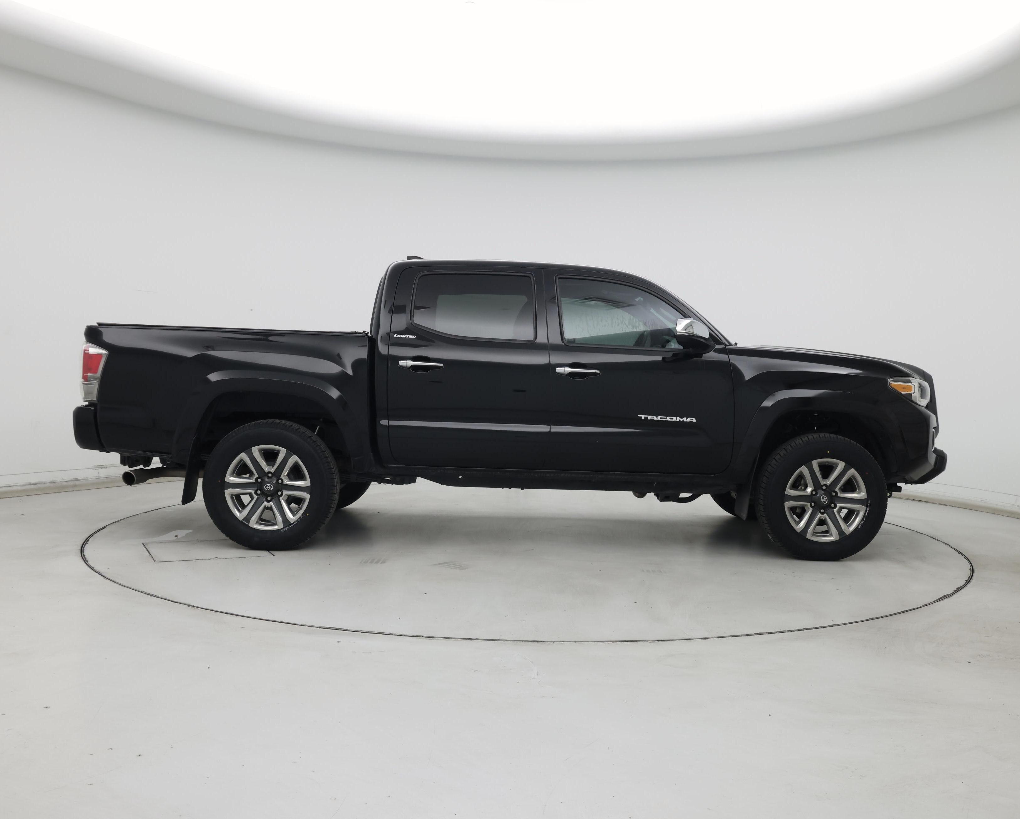 Thumbnail: 2017 Toyota Tacoma - 7