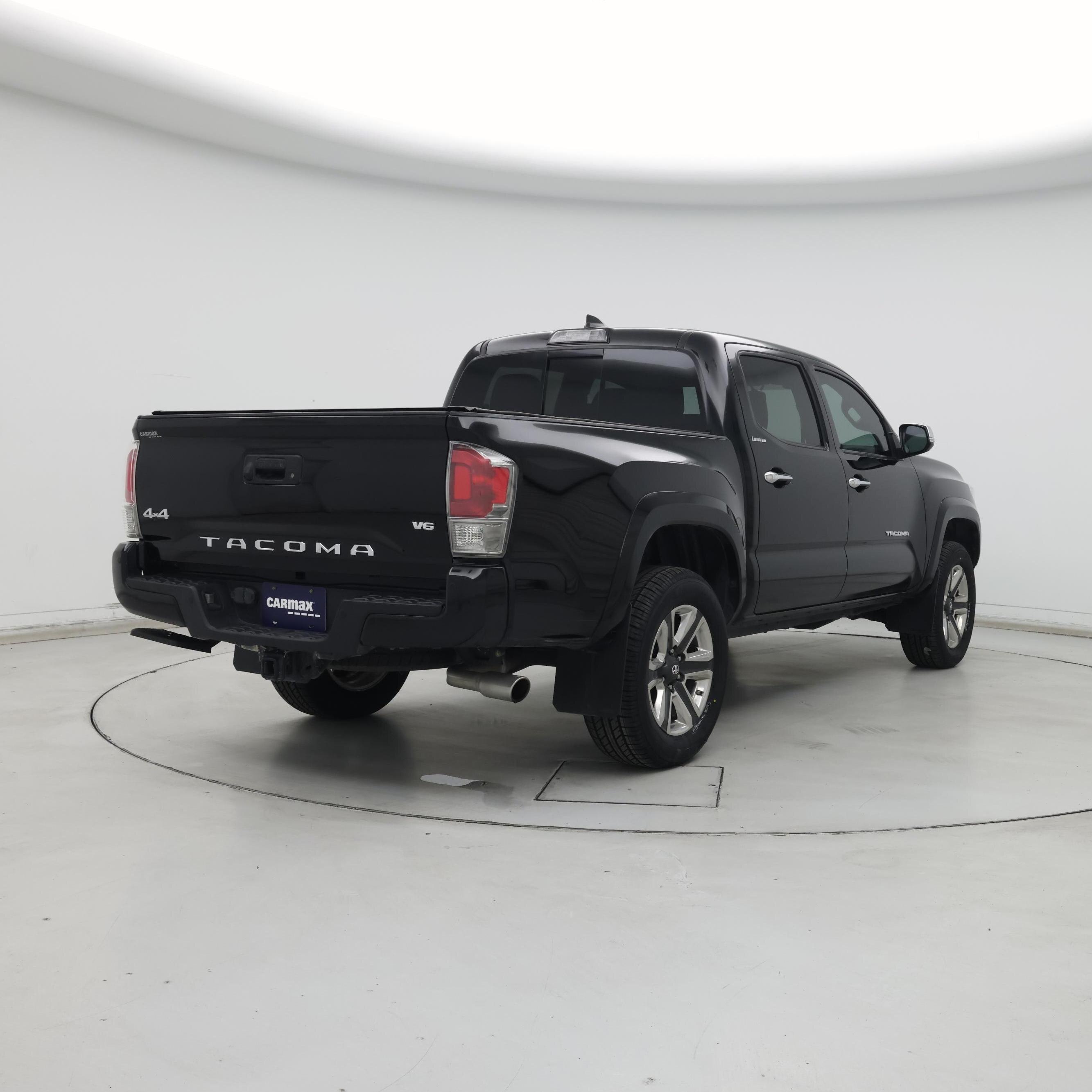 Thumbnail: 2017 Toyota Tacoma - 8