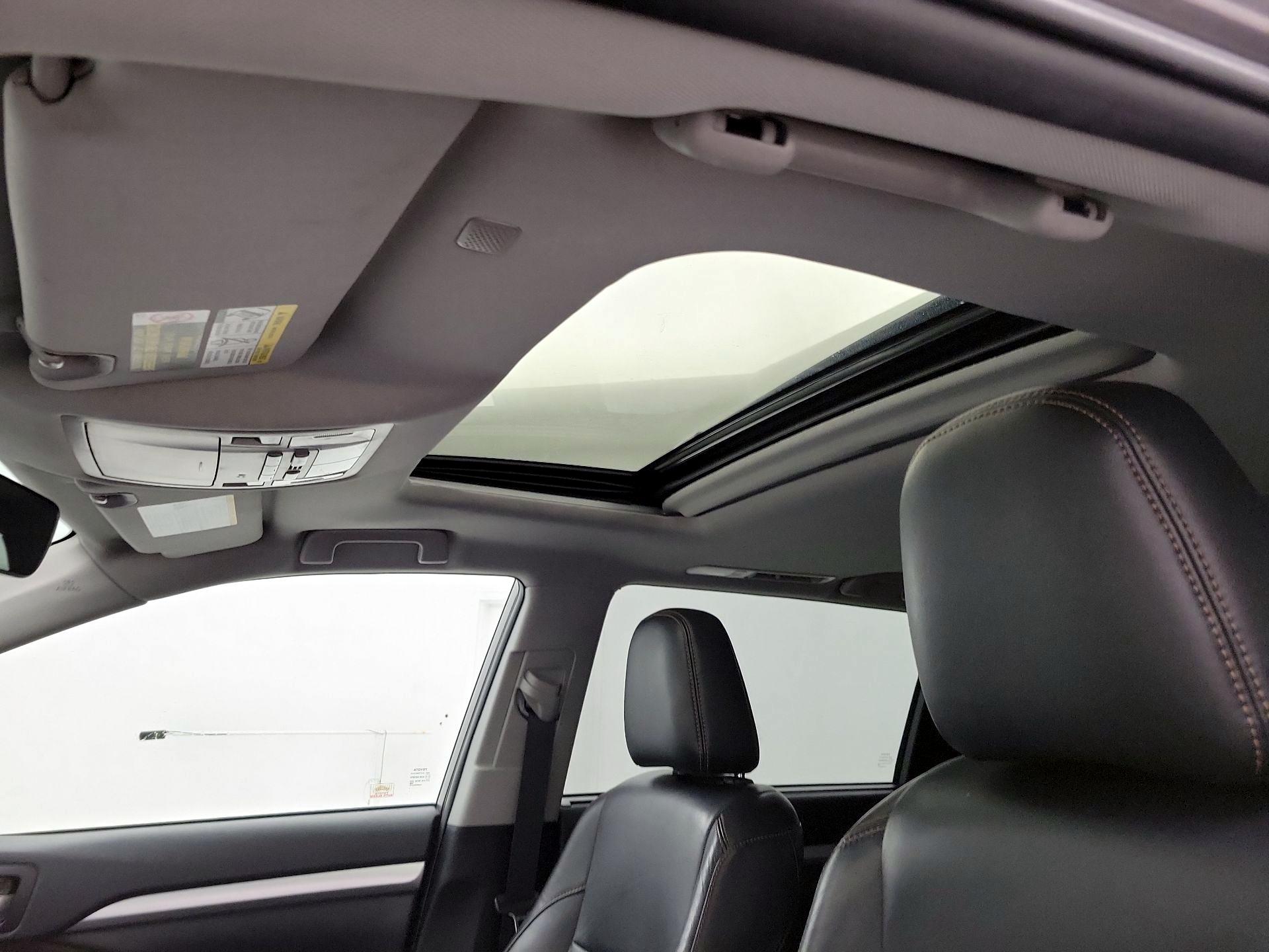 Thumbnail: 2019 Toyota Highlander - 20