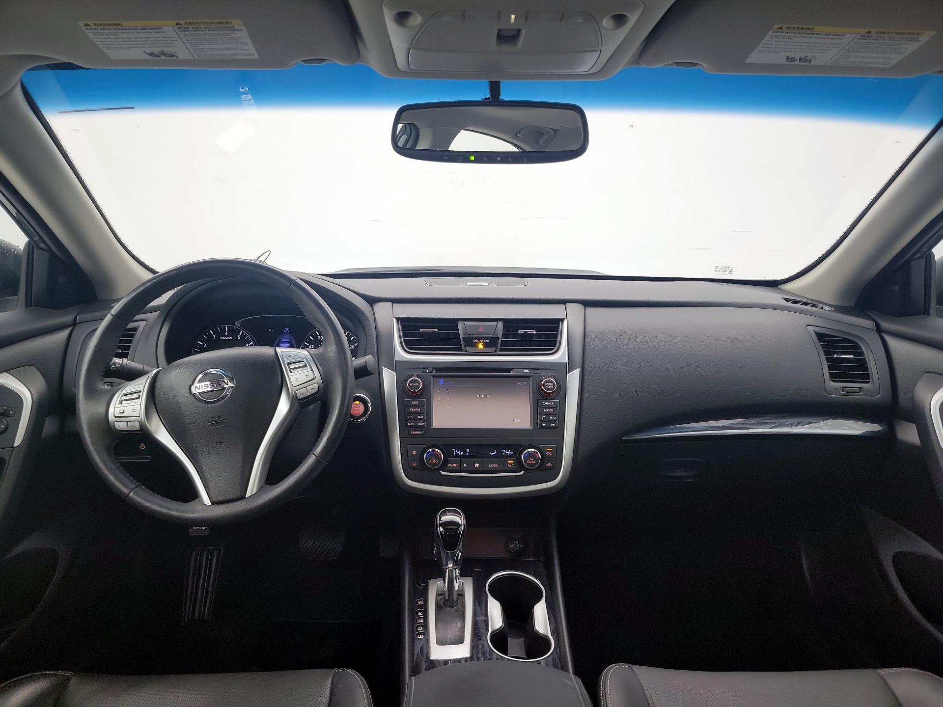 Thumbnail: 2017 Nissan Altima - 9