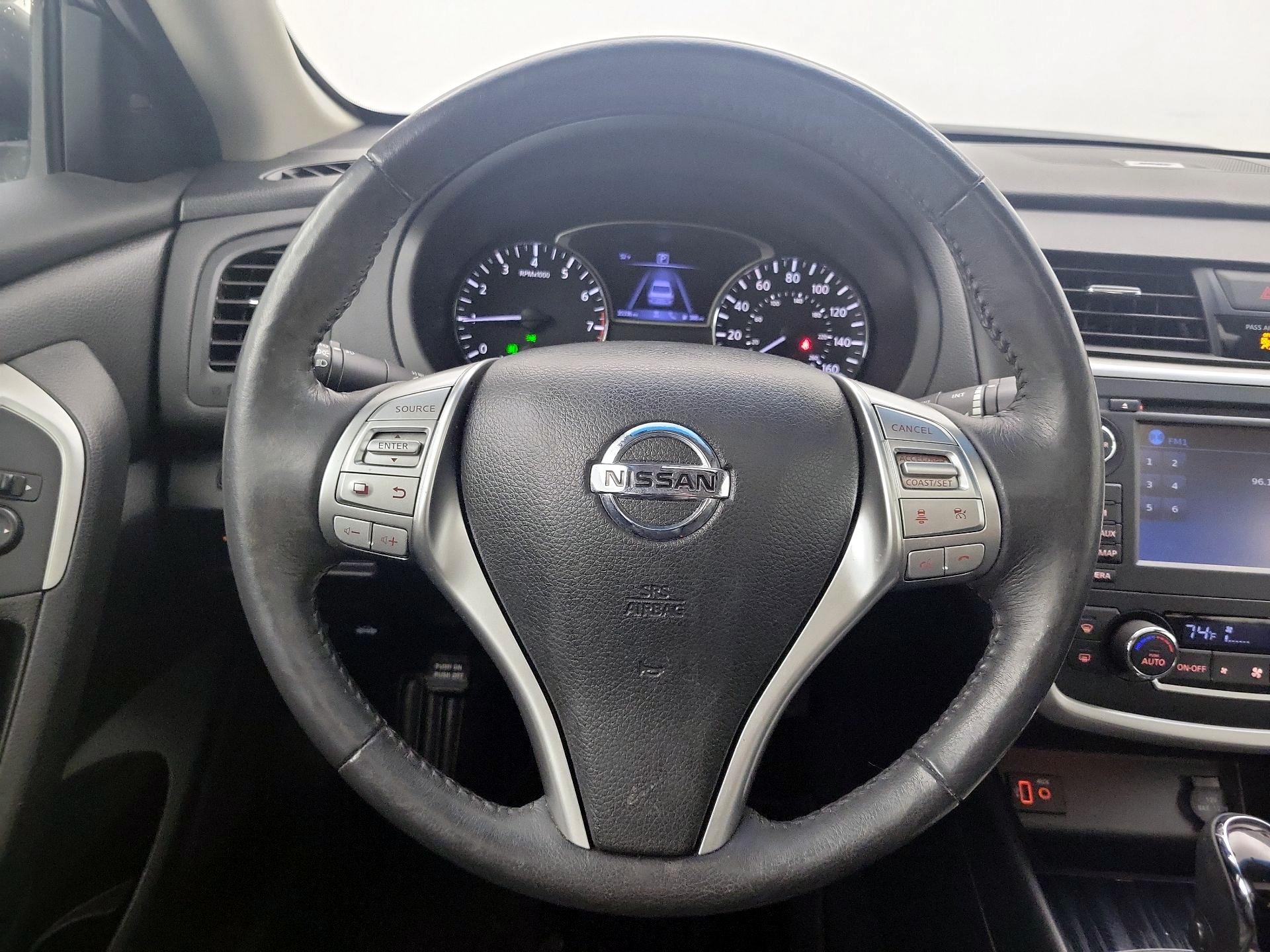Thumbnail: 2017 Nissan Altima - 10