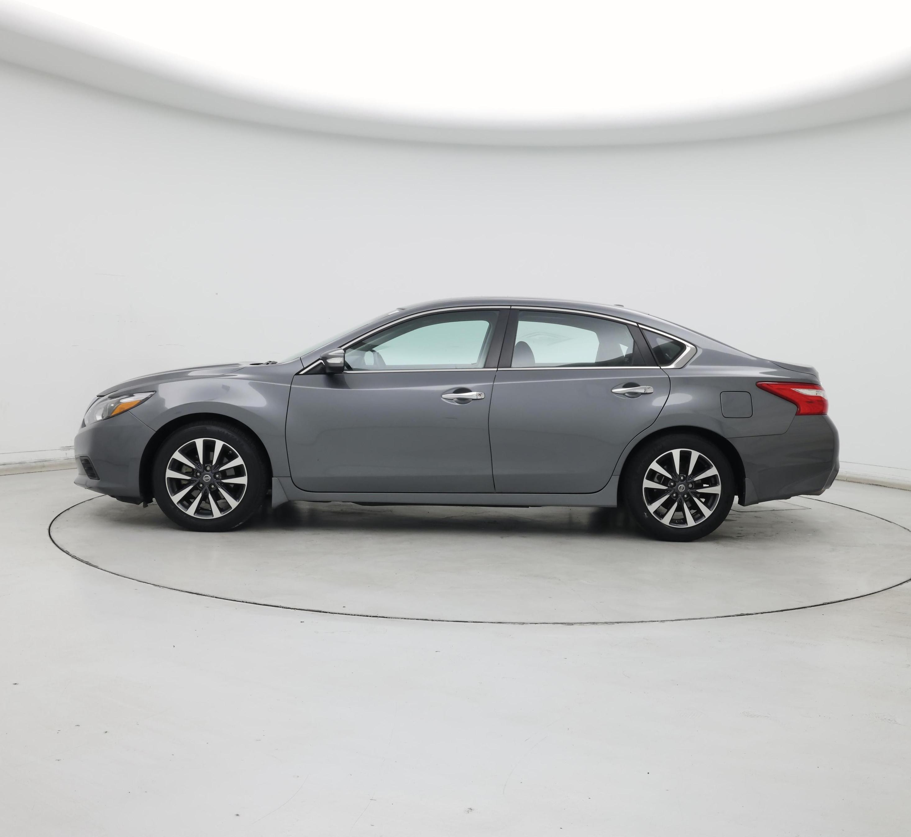 Thumbnail: 2017 Nissan Altima - 3