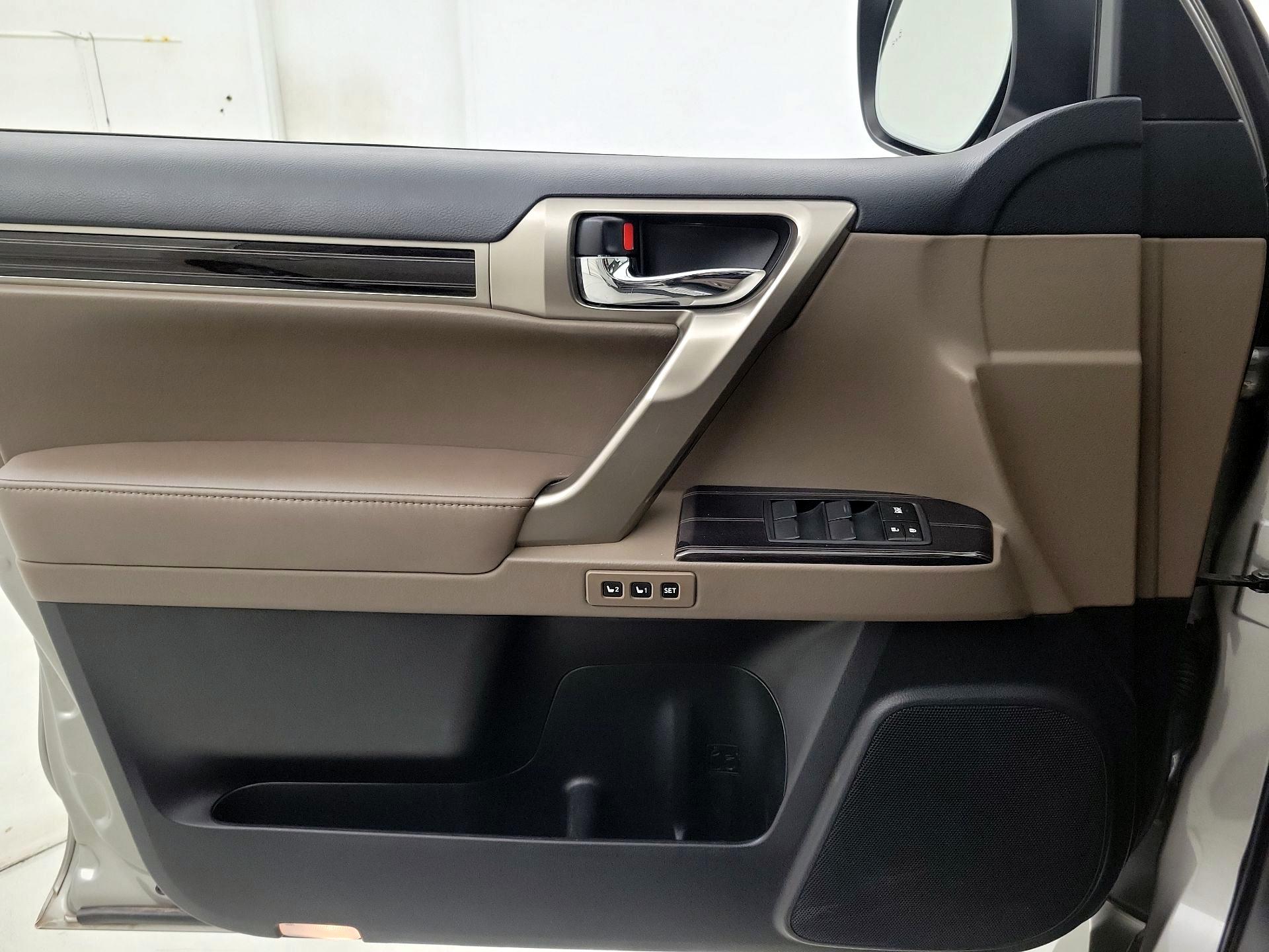 Thumbnail: 2020 Lexus GX - 12