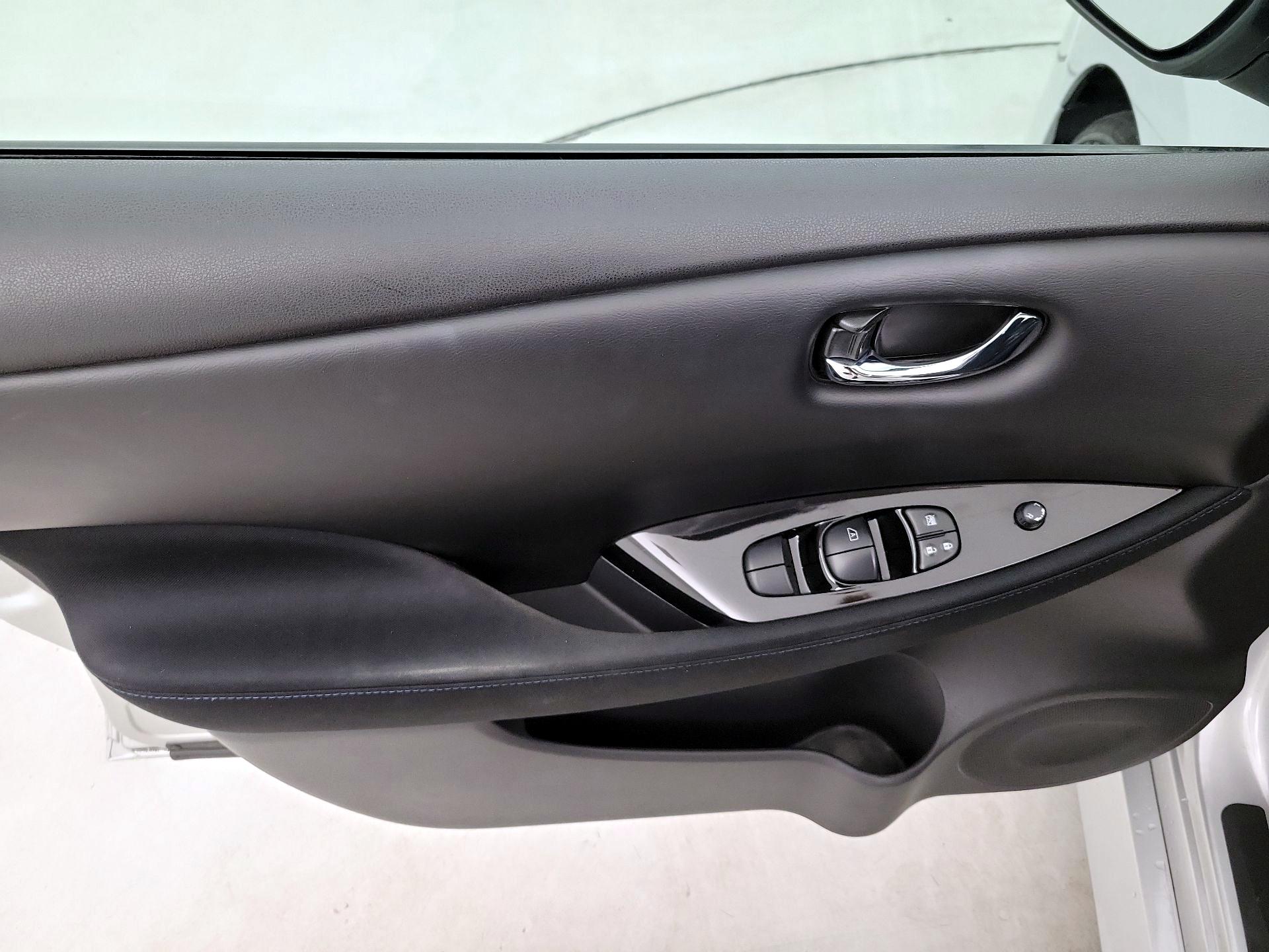 Thumbnail: 2020 Nissan Leaf - 12
