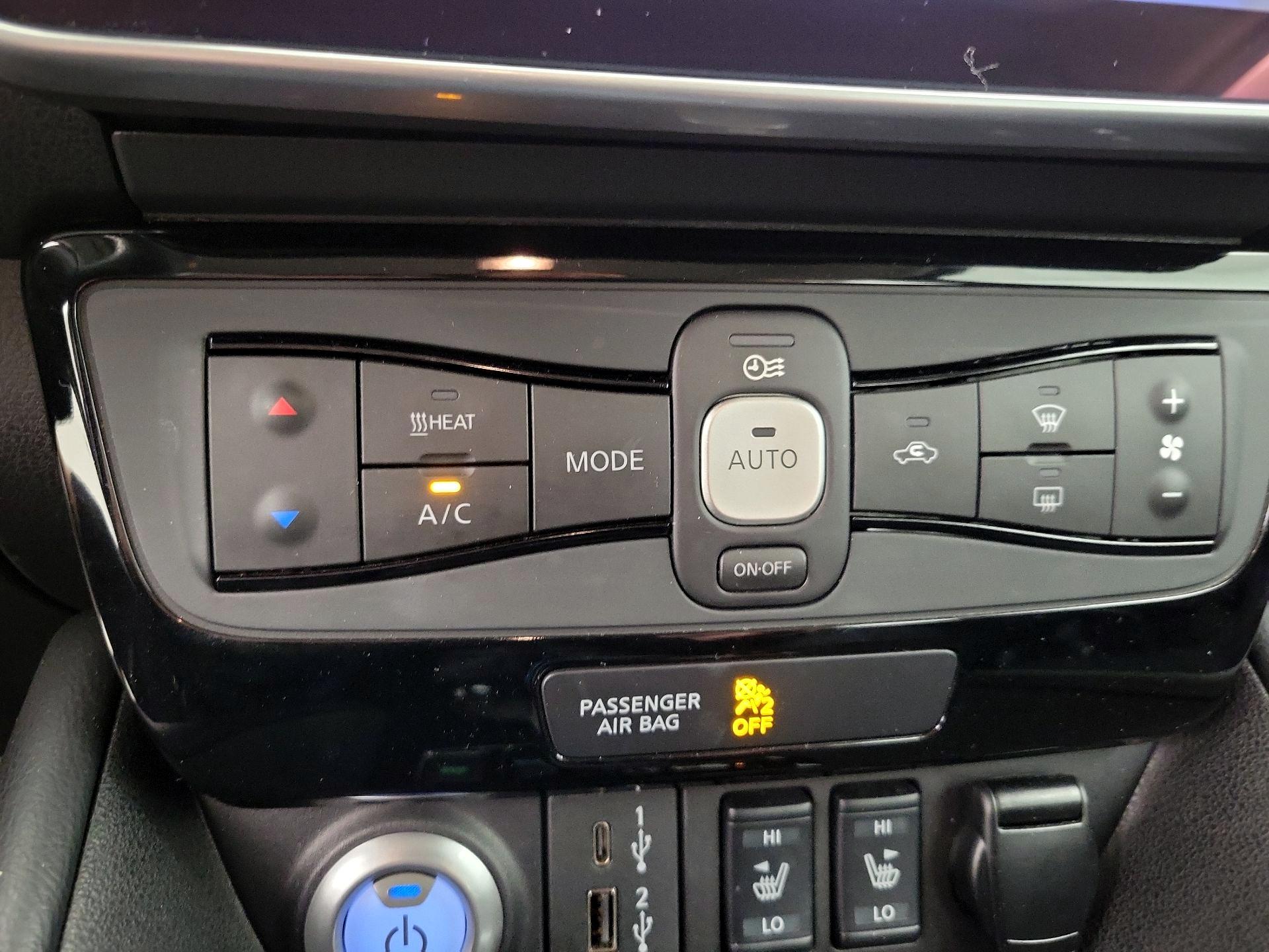 Thumbnail: 2020 Nissan Leaf - 17