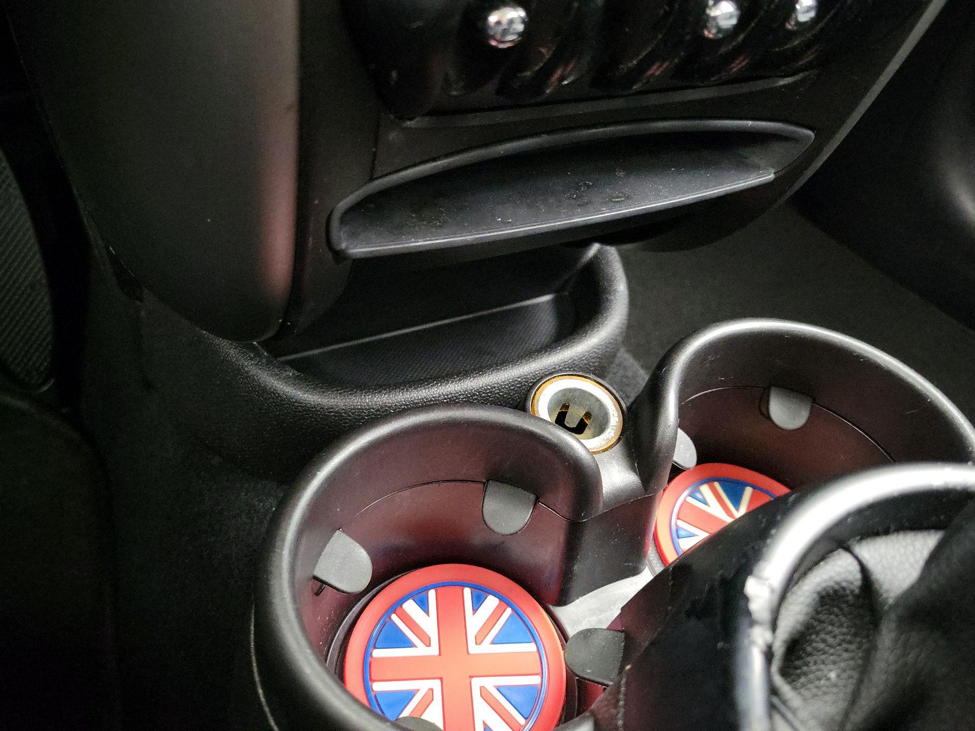 Thumbnail: 2016 MINI Cooper Countryman - 16