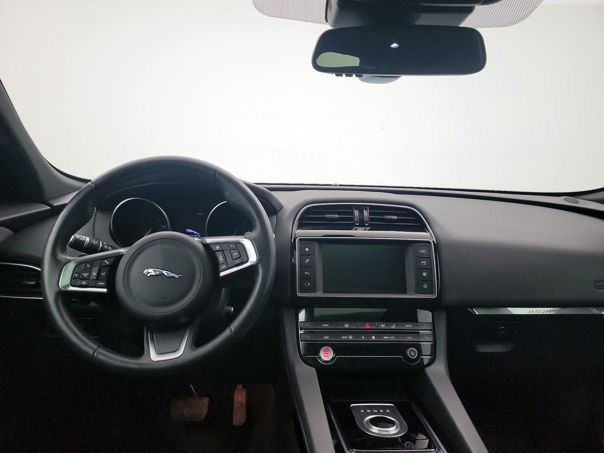 Thumbnail: 2018 Jaguar F-Pace - 9