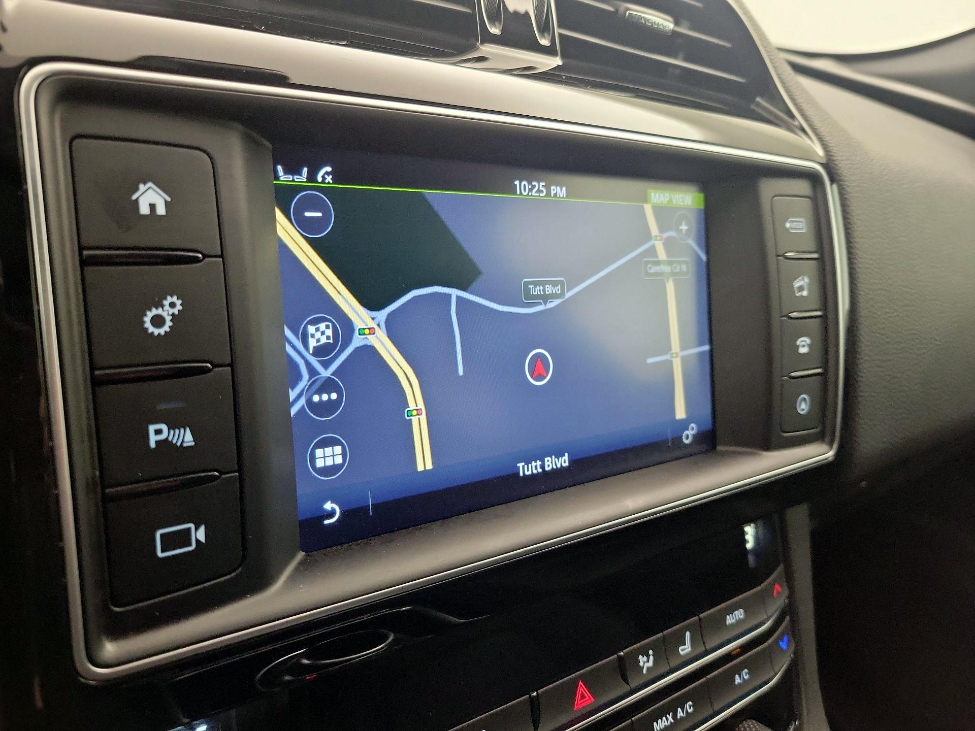 Thumbnail: 2018 Jaguar F-Pace - 14