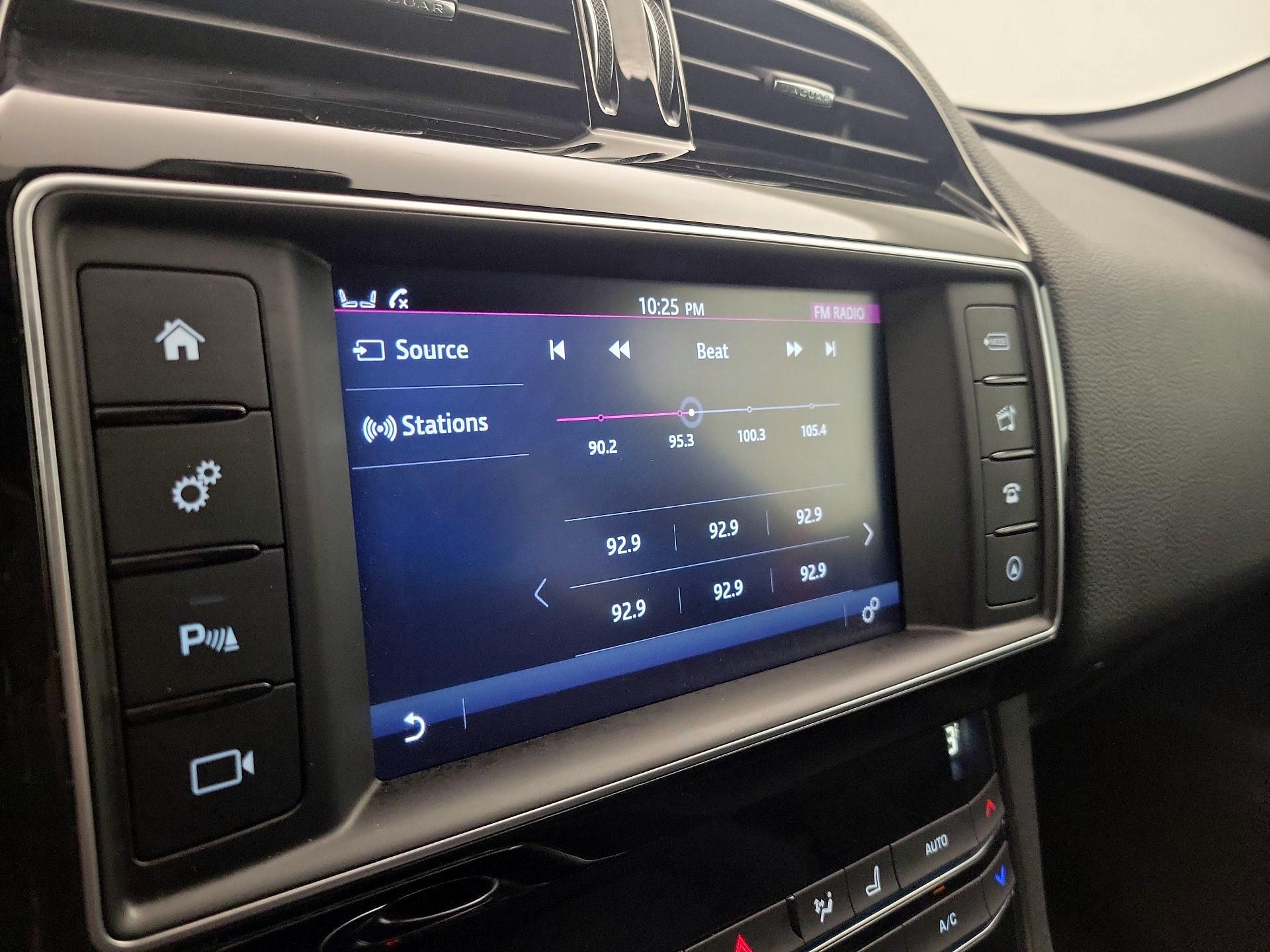 Thumbnail: 2018 Jaguar F-Pace - 16