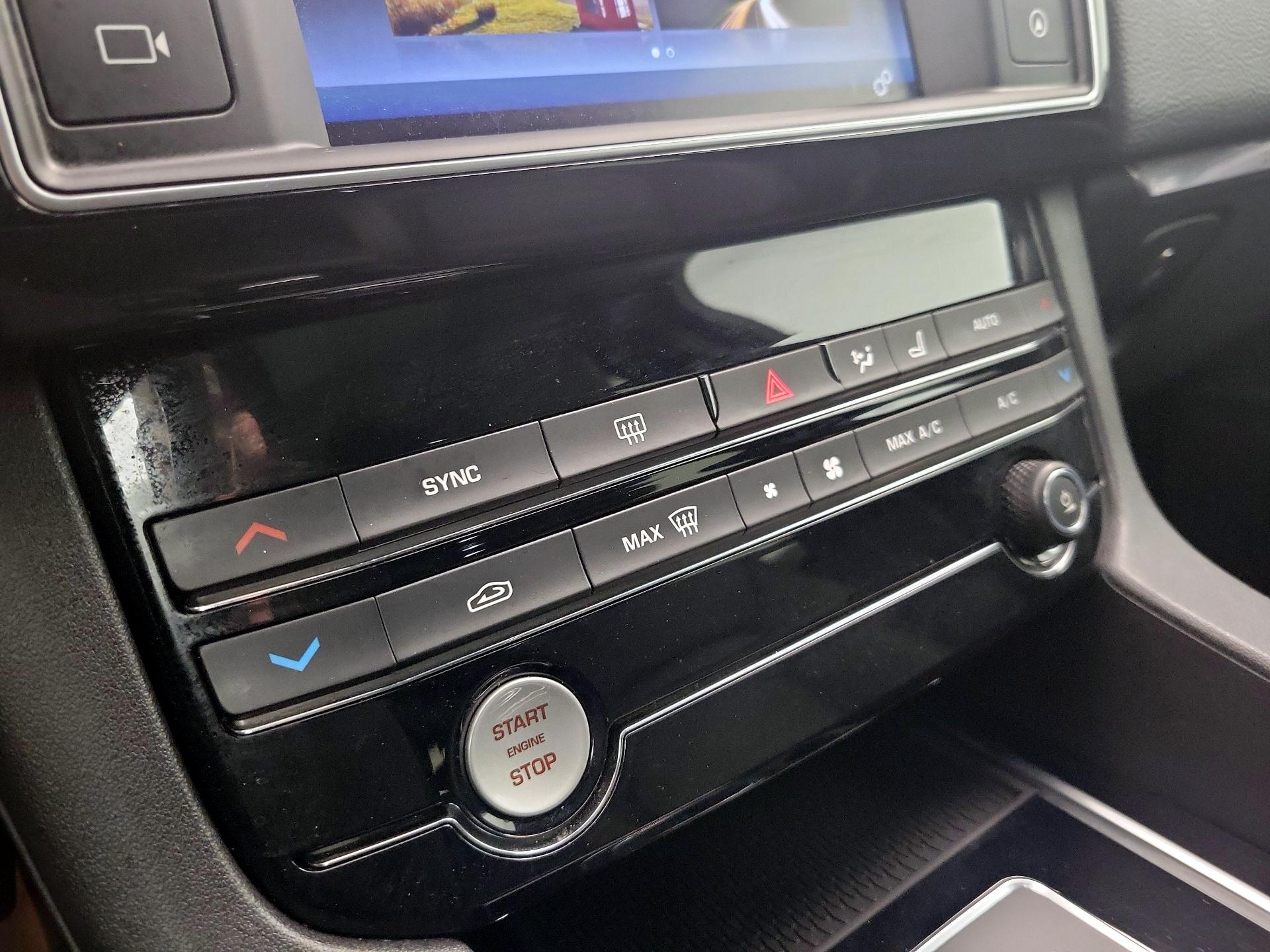 Thumbnail: 2018 Jaguar F-Pace - 17