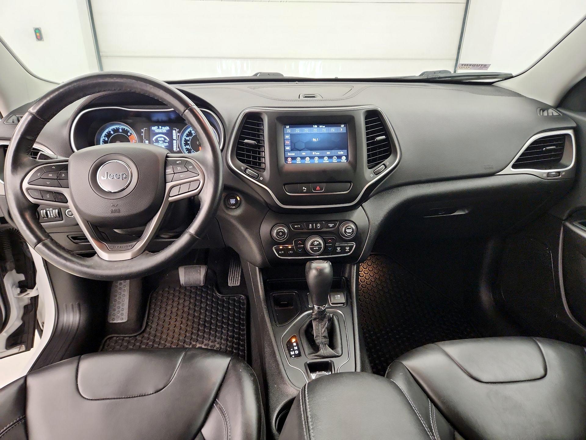 Thumbnail: 2019 Jeep Cherokee - 9