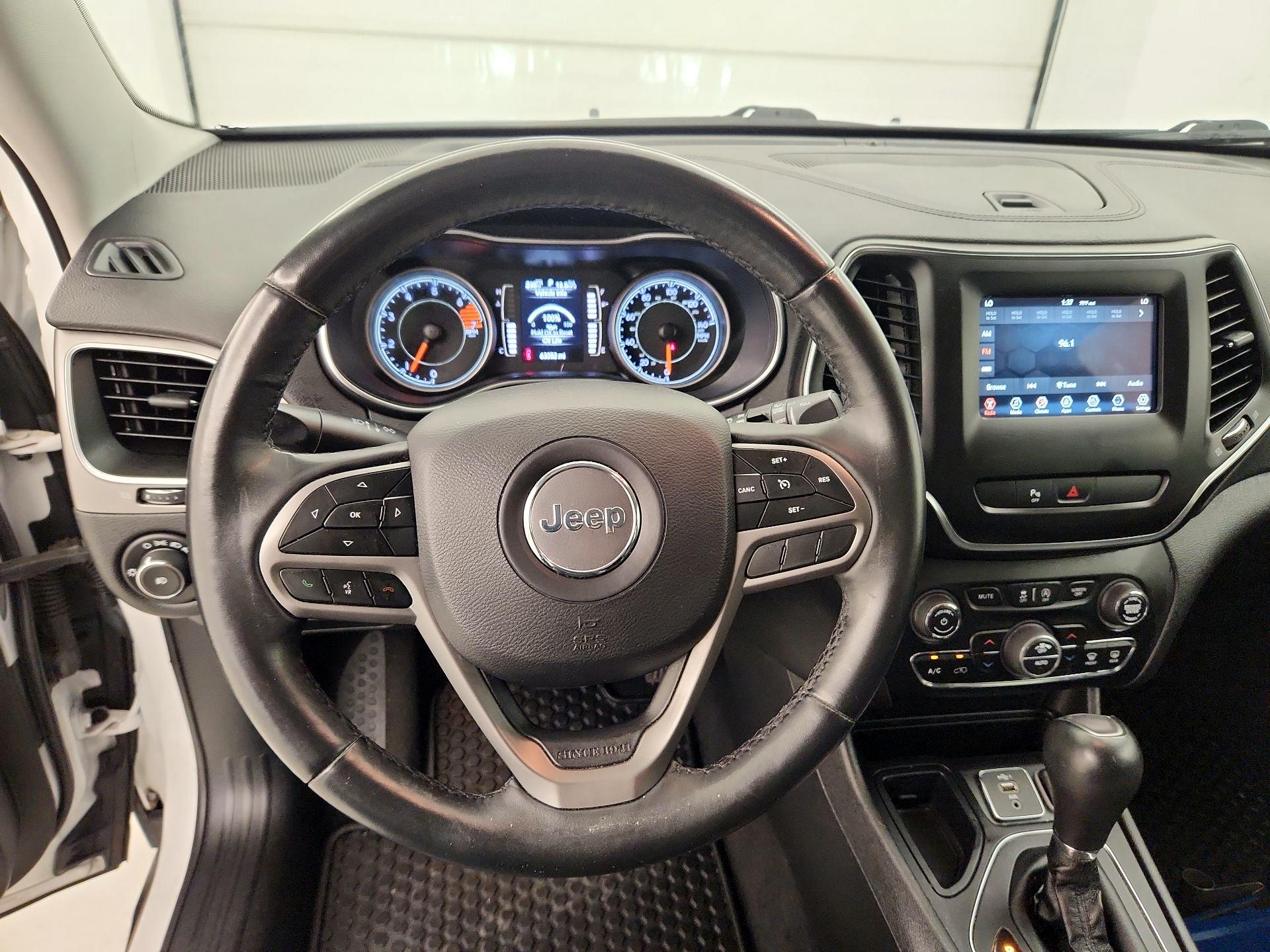 Thumbnail: 2019 Jeep Cherokee - 10