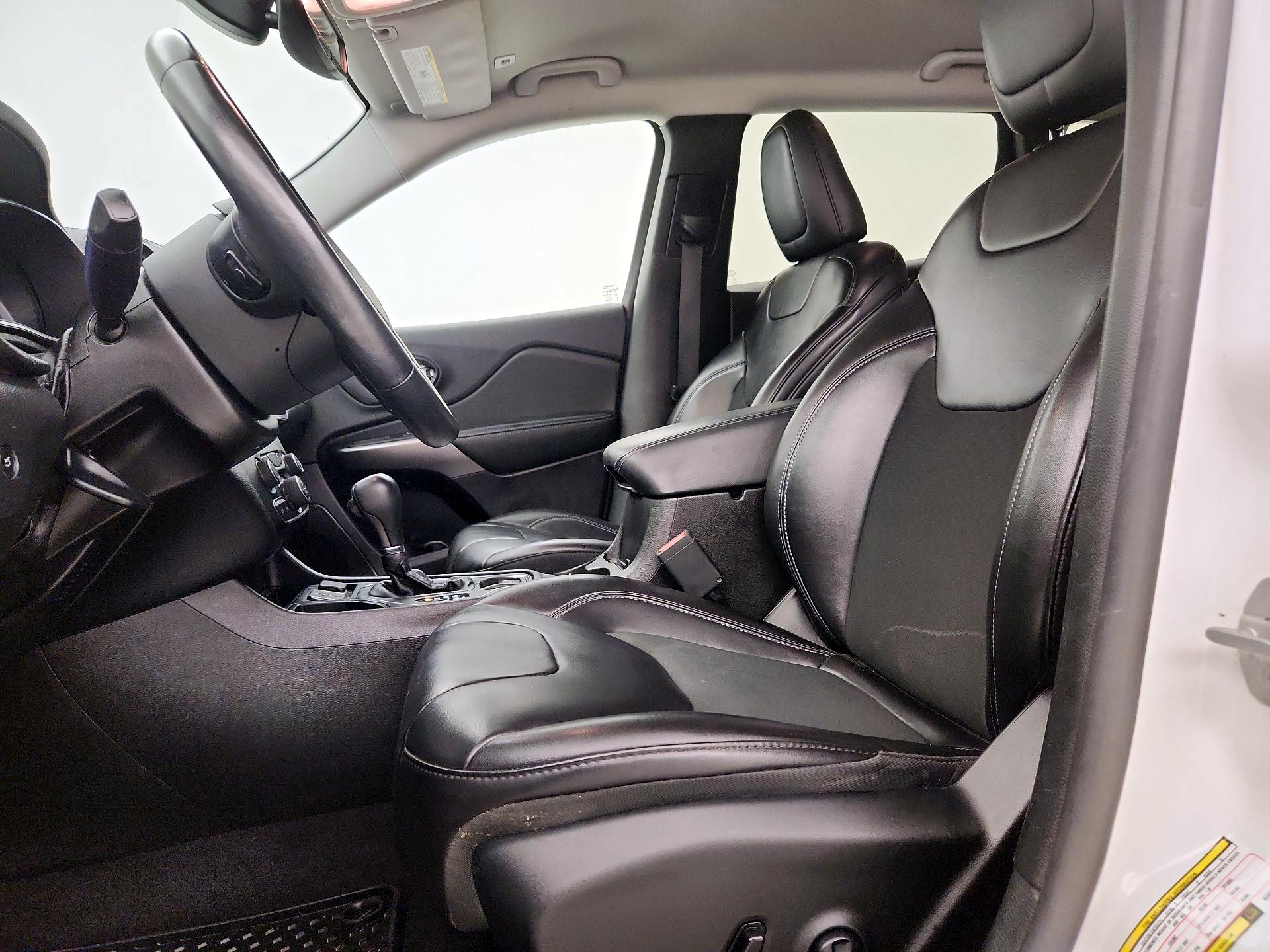Thumbnail: 2019 Jeep Cherokee - 11