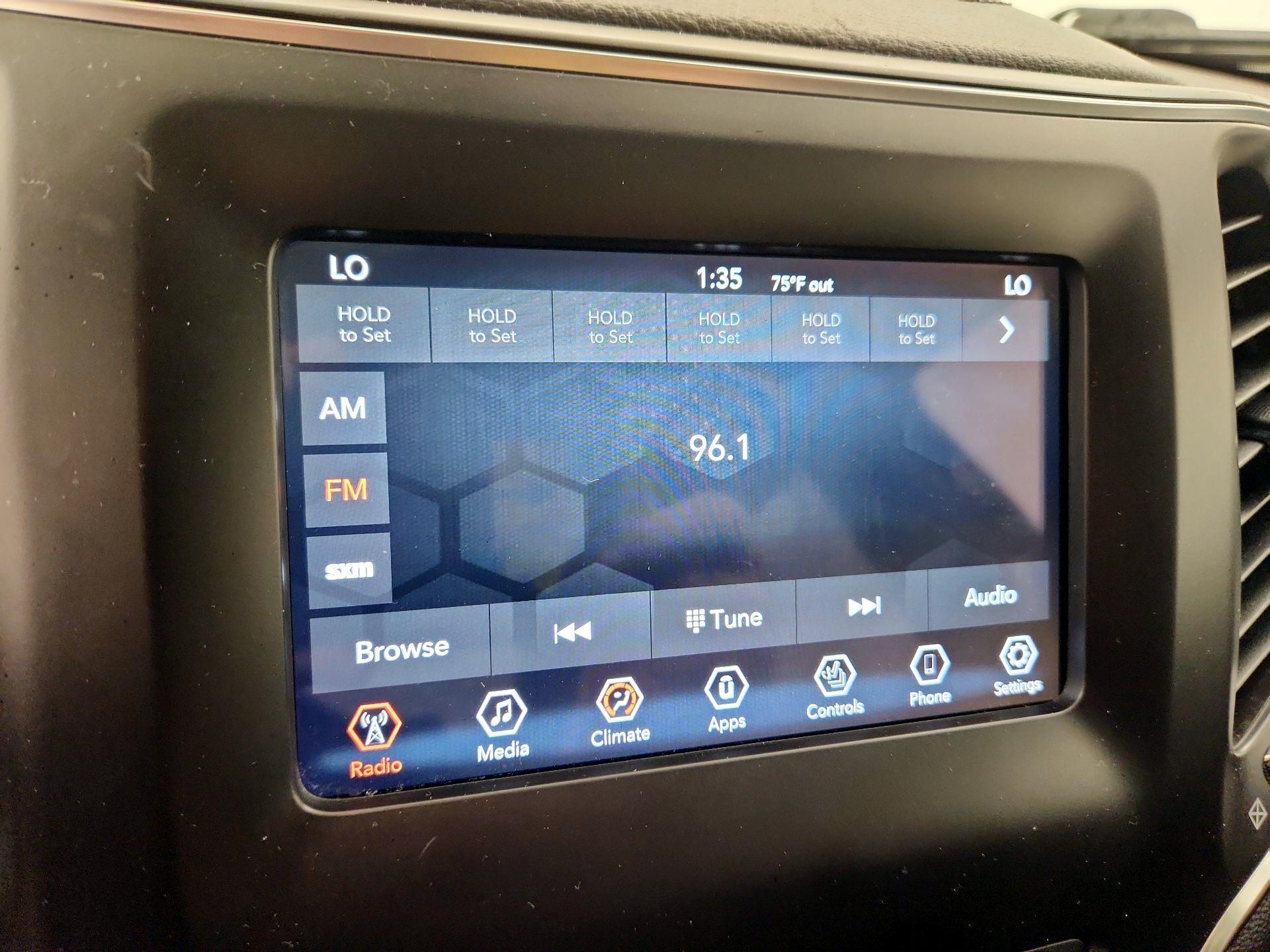 Thumbnail: 2019 Jeep Cherokee - 15