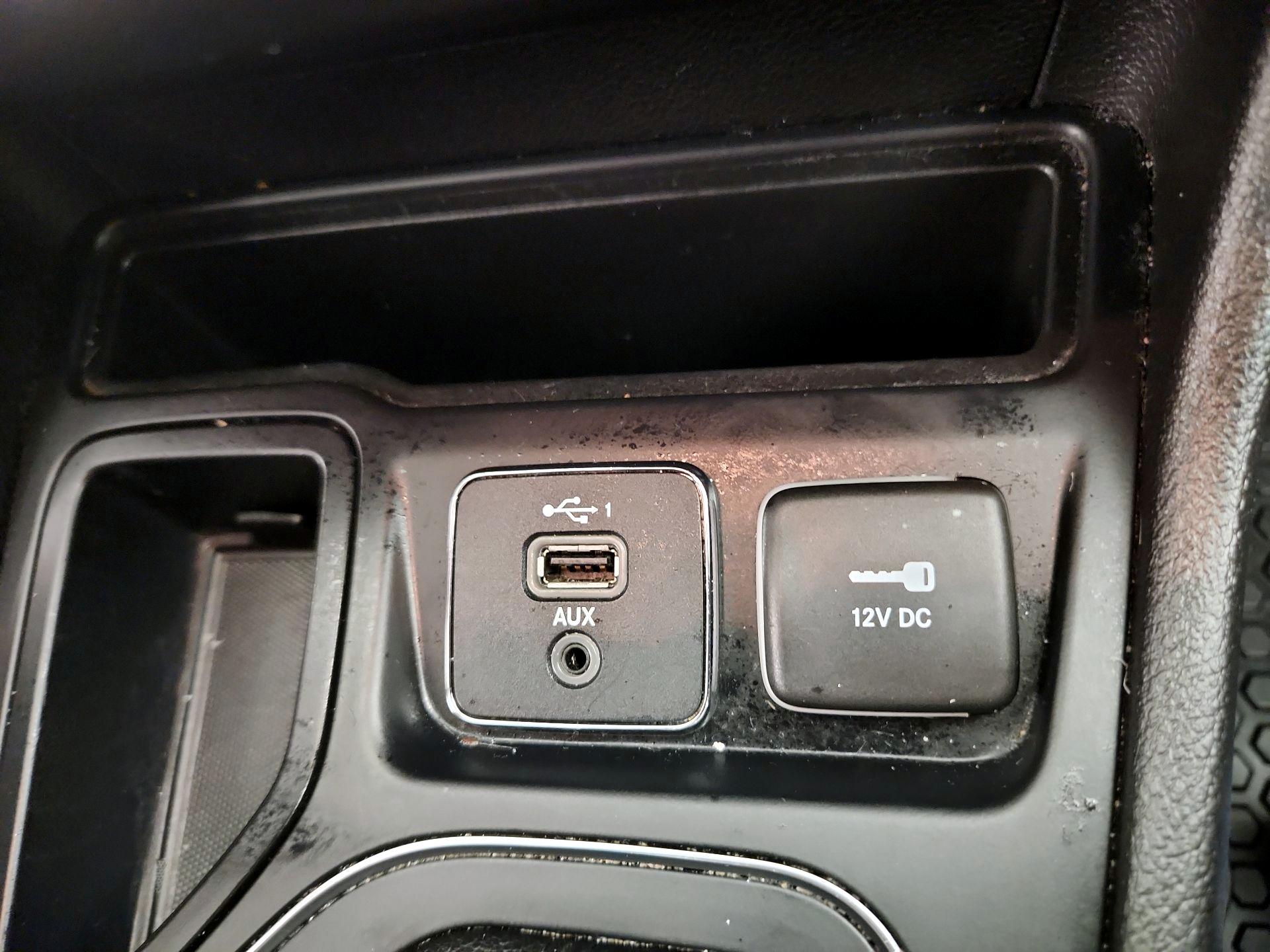 Thumbnail: 2019 Jeep Cherokee - 18